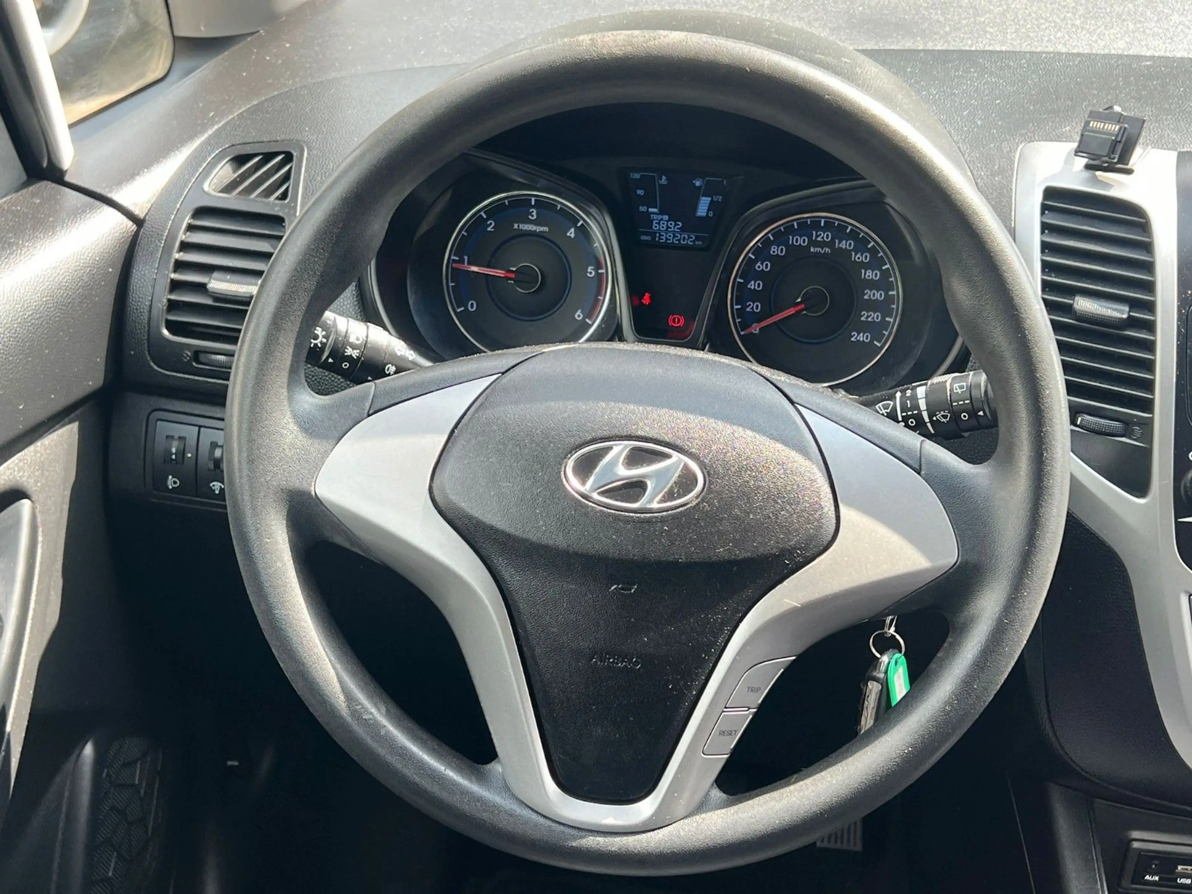 Hyundai iX20 blue Classic*TOP3/27 TÜV*GEWAHR* — photo 11