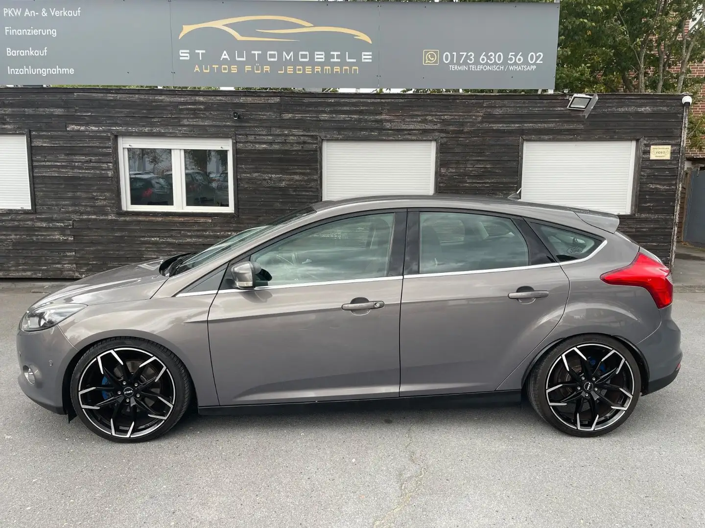 Ford Focus Lim. 1.6 Titanium NAVI*LKA*TWA*KLIMA*STZHZ Braun - 2