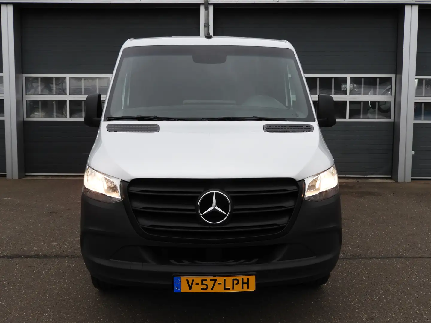 Mercedes-Benz Sprinter 315 1.9 CDI L2H1 RWD AIRCO | MBUX | CAMERA | TREKH Zilver - 2
