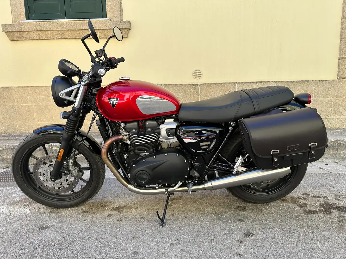 Triumph Speed Twin Crhome edition Red - 1