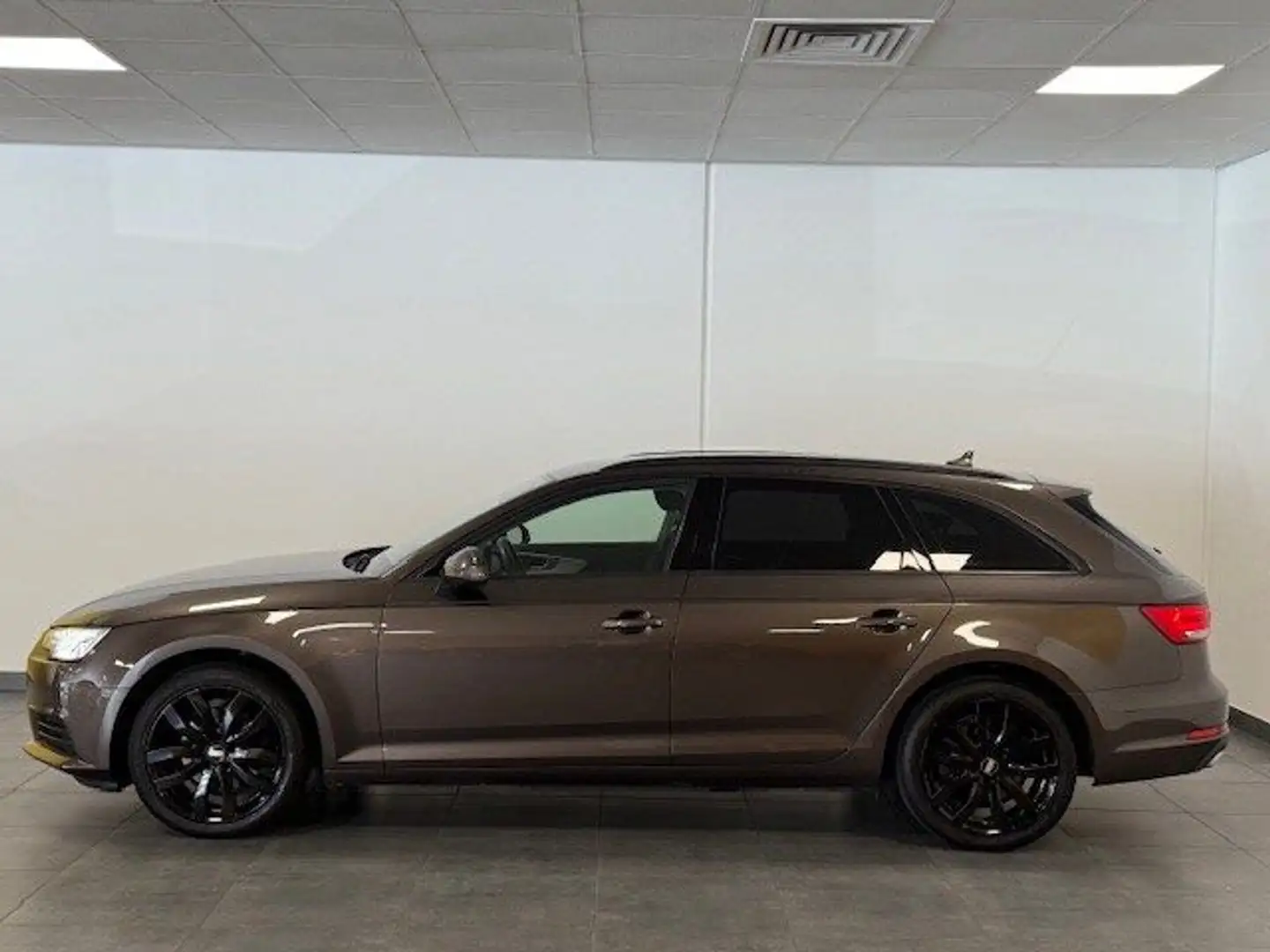 Audi A4 Avant 35 TFSI 6 Gang, Navi, B&O, AHK, Rückfah Braun - 2
