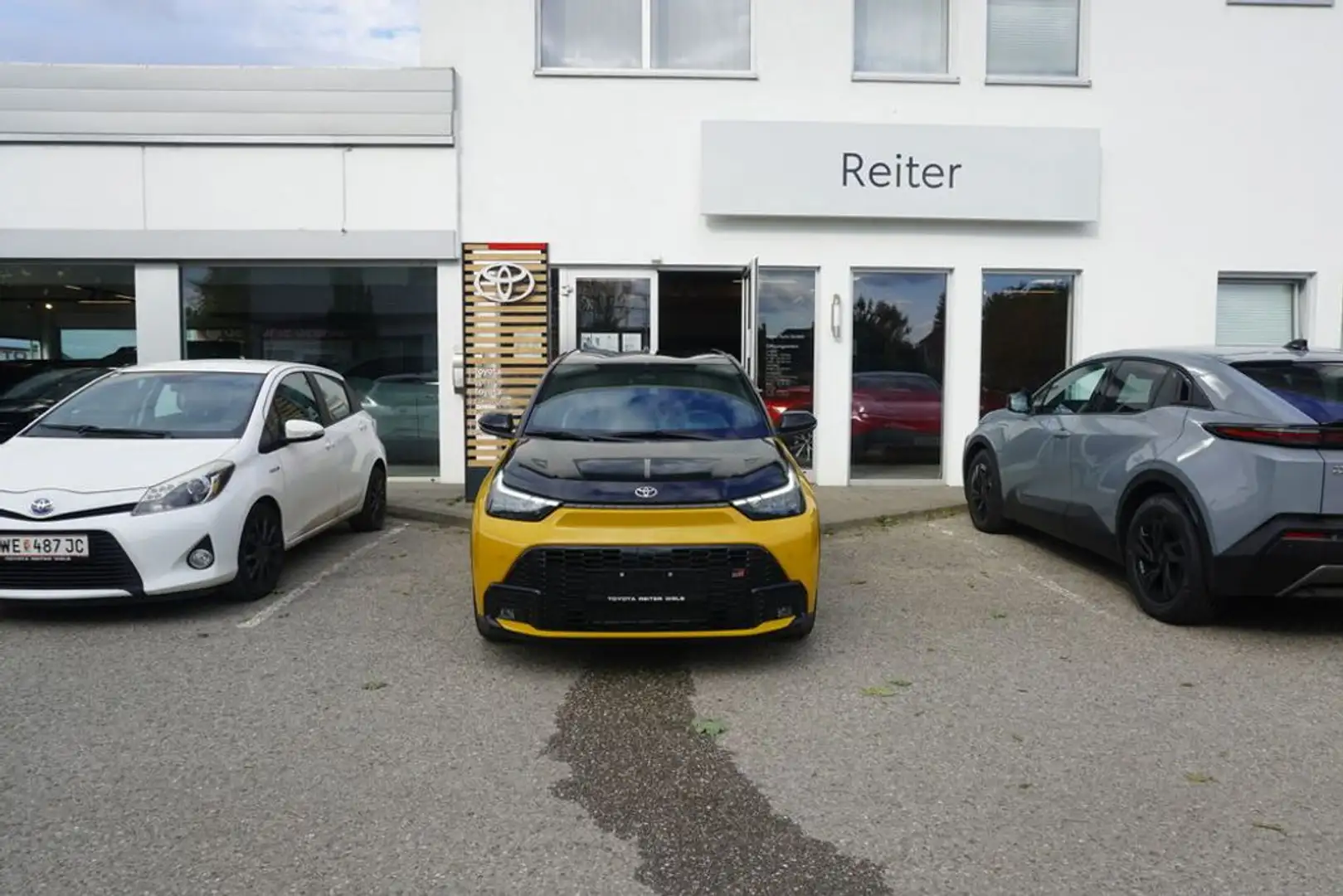 Toyota Aygo X 1,5 Hybrid GR-Sport Gelb - 1