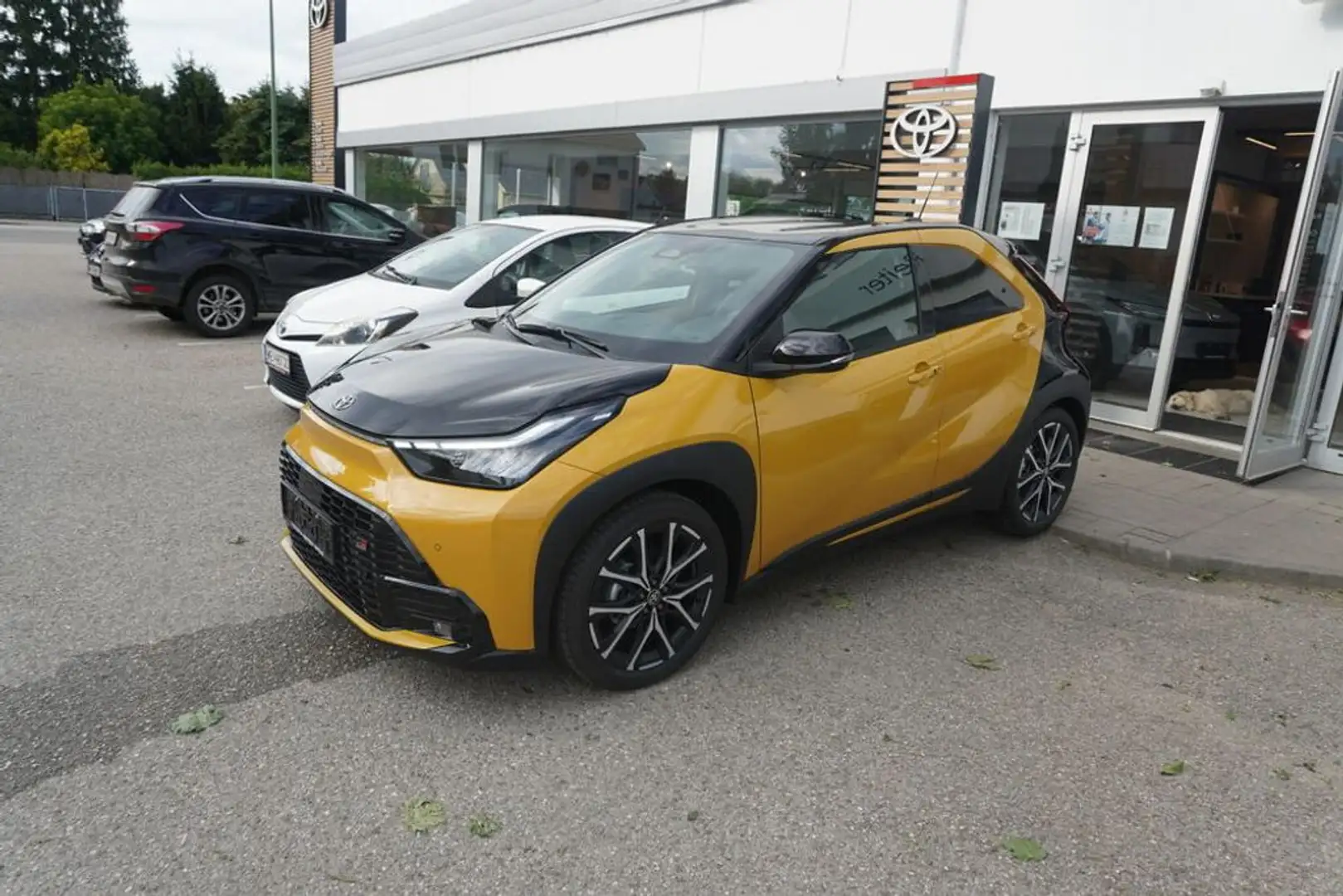Toyota Aygo X 1,5 Hybrid GR-Sport Gelb - 2