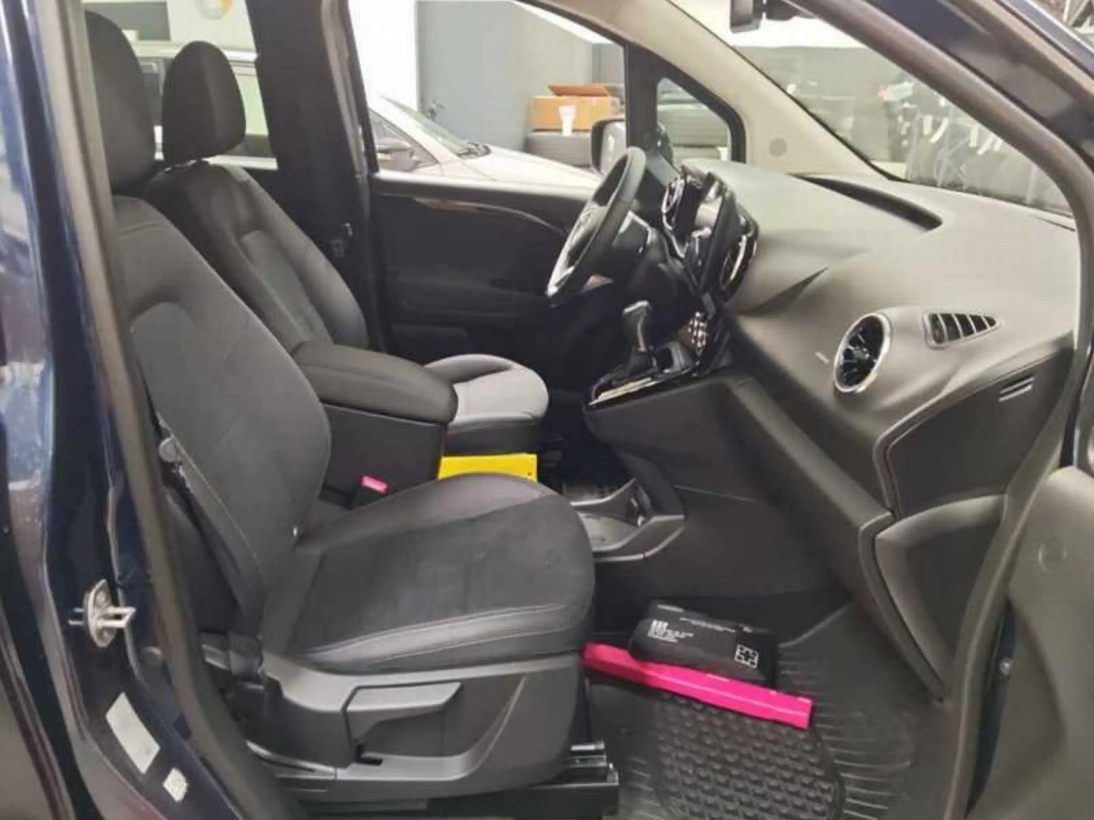 Mercedes-Benz EQT 200 Style Navi/WinterPkt LED Kamra MBUX KeyGo — photo 10