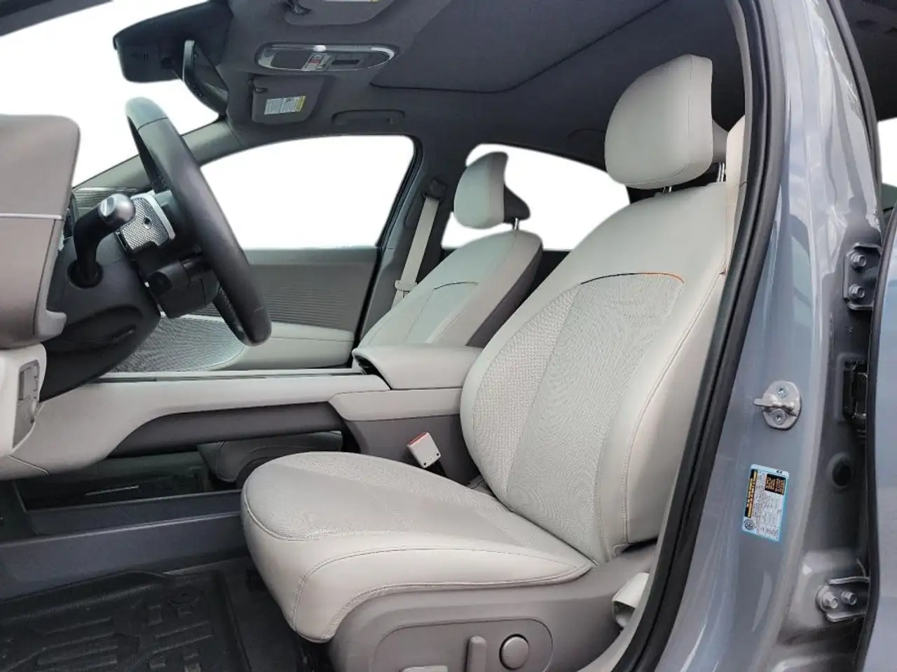 Hyundai IONIQ 6 photo Hyundai IONIQ 6
