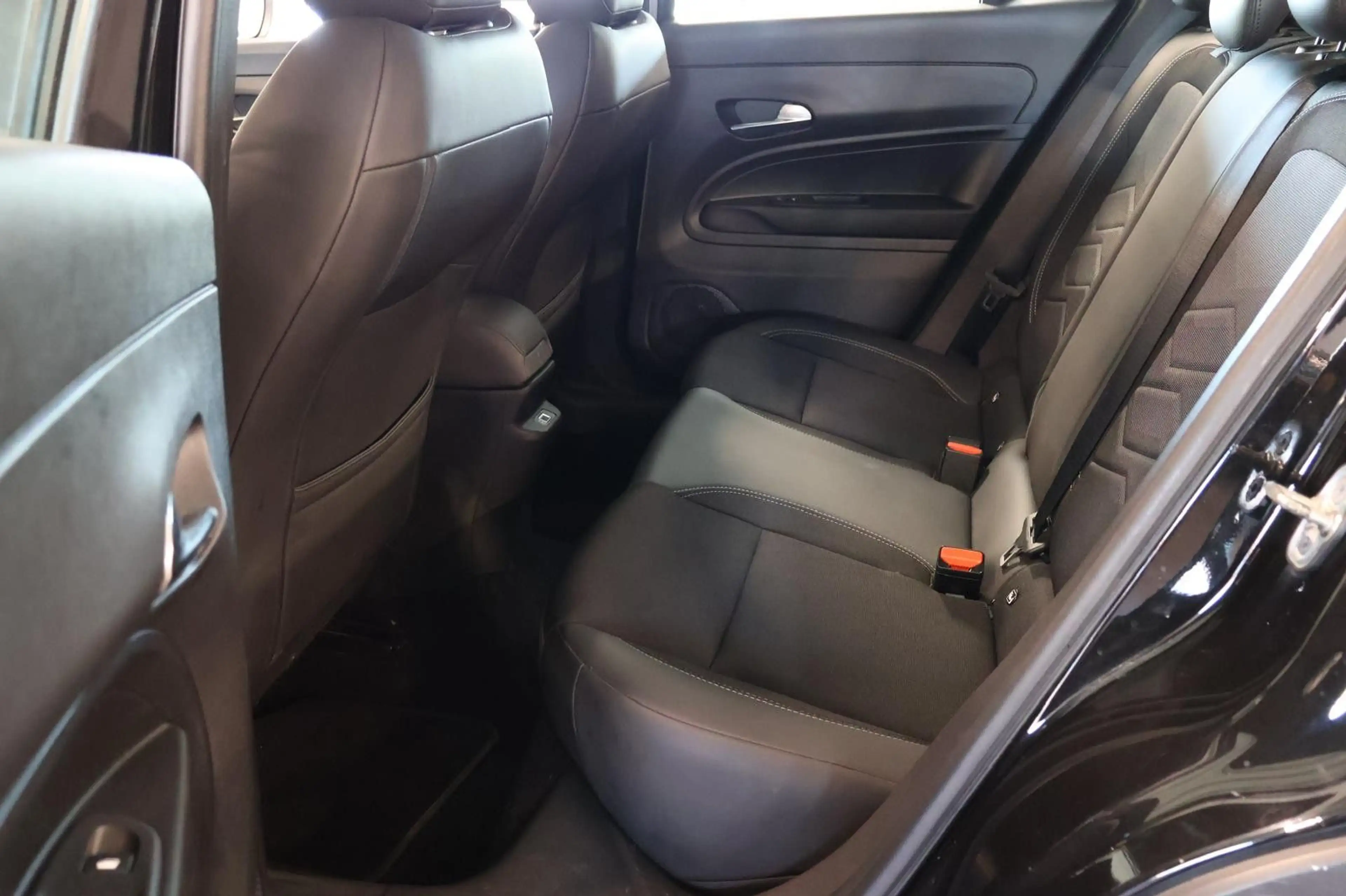 Jeep Avenger Altitude LED+KAM+WINTER+NAVI+ACC+CARPLAY — photo 14