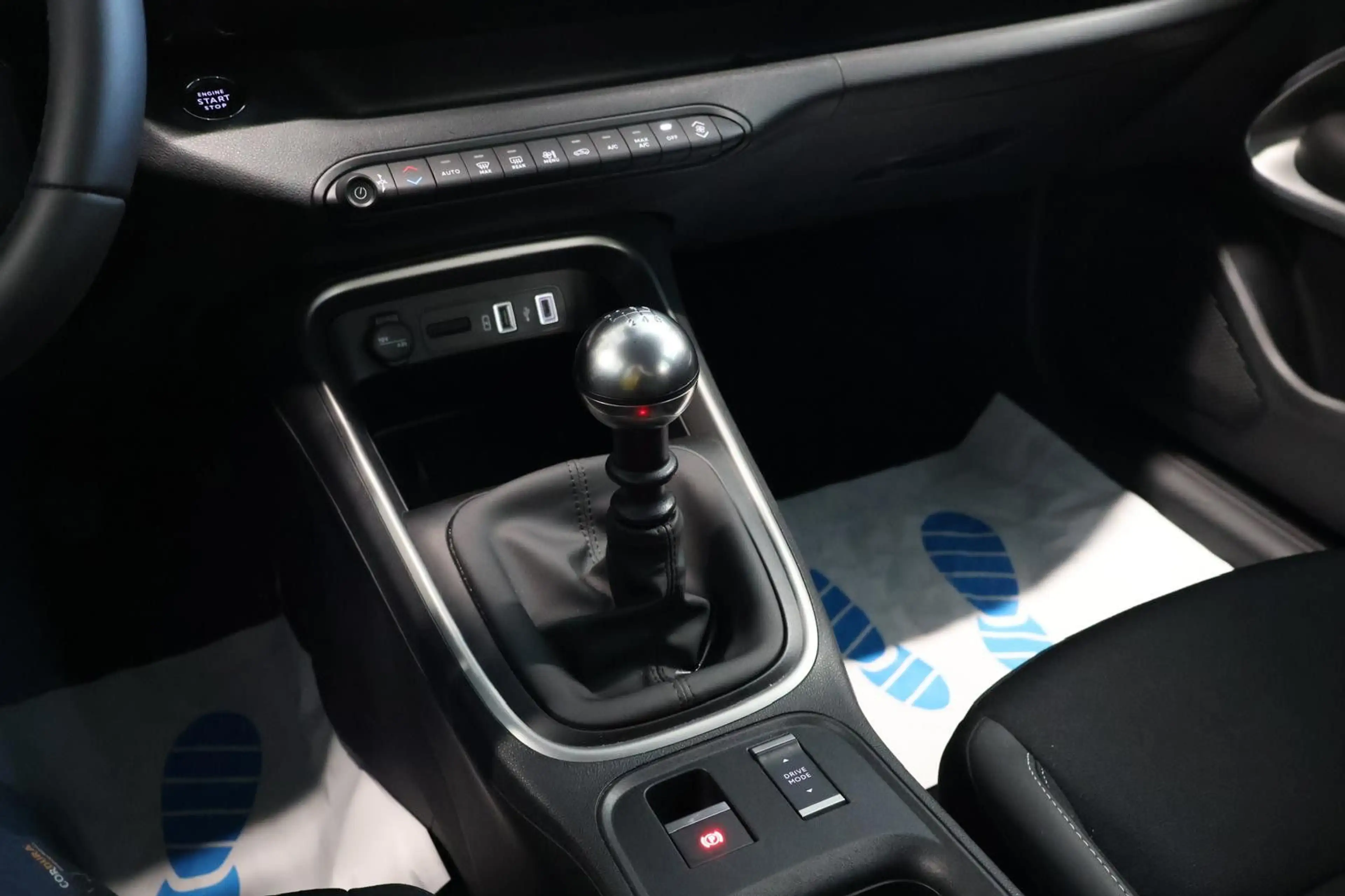 Jeep Avenger Altitude LED+KAM+WINTER+NAVI+ACC+CARPLAY — photo 13