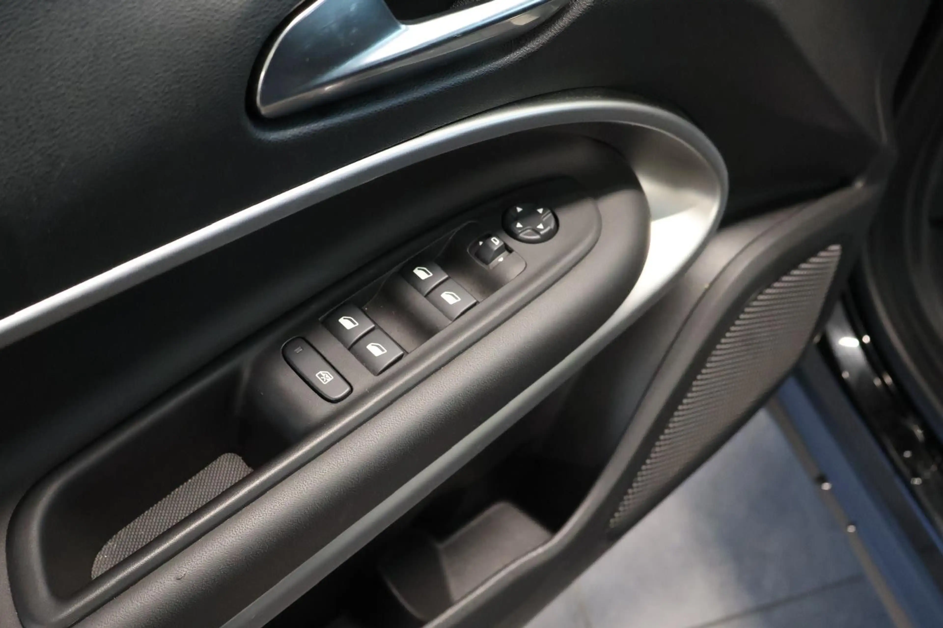 Jeep Avenger Altitude LED+KAM+WINTER+NAVI+ACC+CARPLAY — photo 6