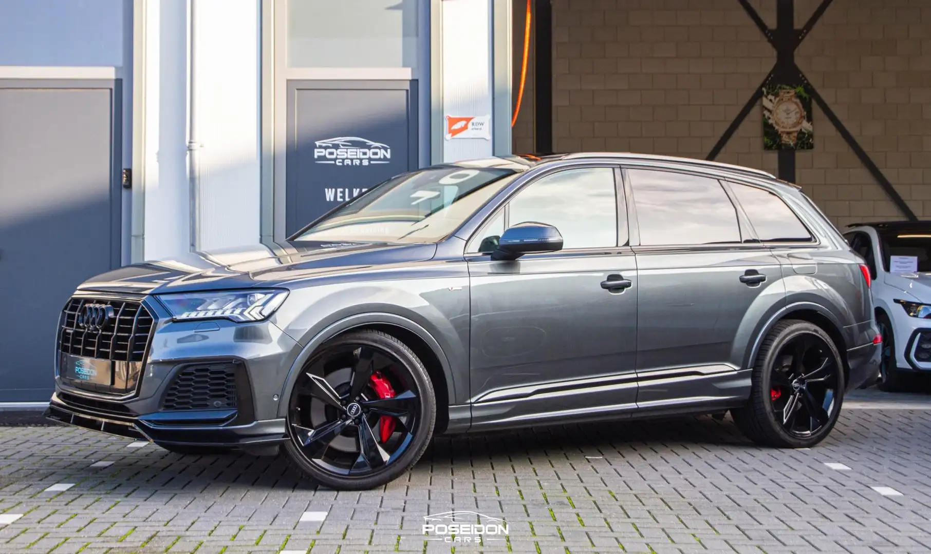 Audi Q7 55 TFSI e Quattro 3 X S-LINE | PANO | RS-STOELEN | Grijs - 1