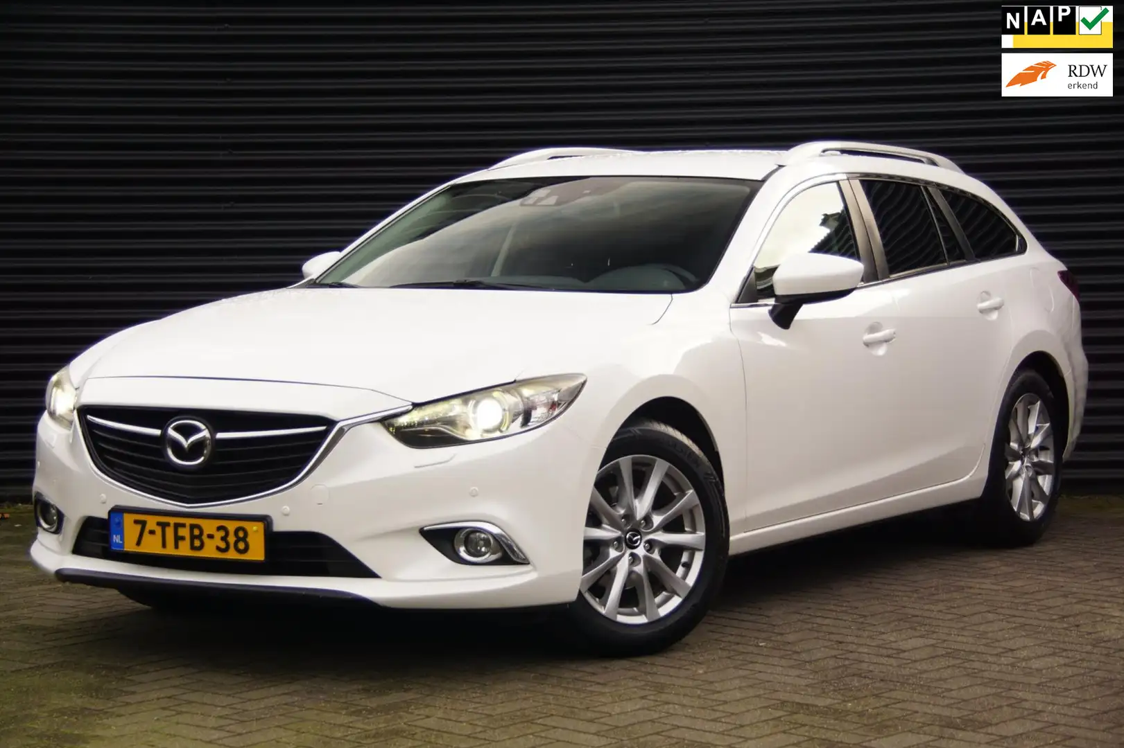 Mazda 6 Sportbreak 2.0 Red Dot Edition | Trekhaak | Lane a Weiß - 1