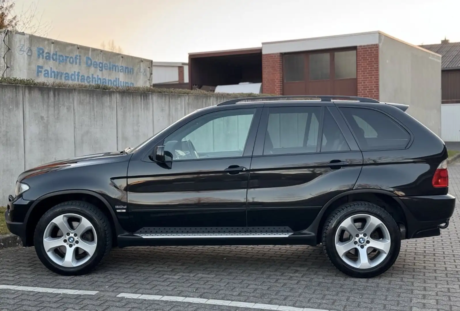 BMW X5 3.0 D XDRIVE M PAKET AHK PANO CARPLAY TOP TAUSCH M - 2