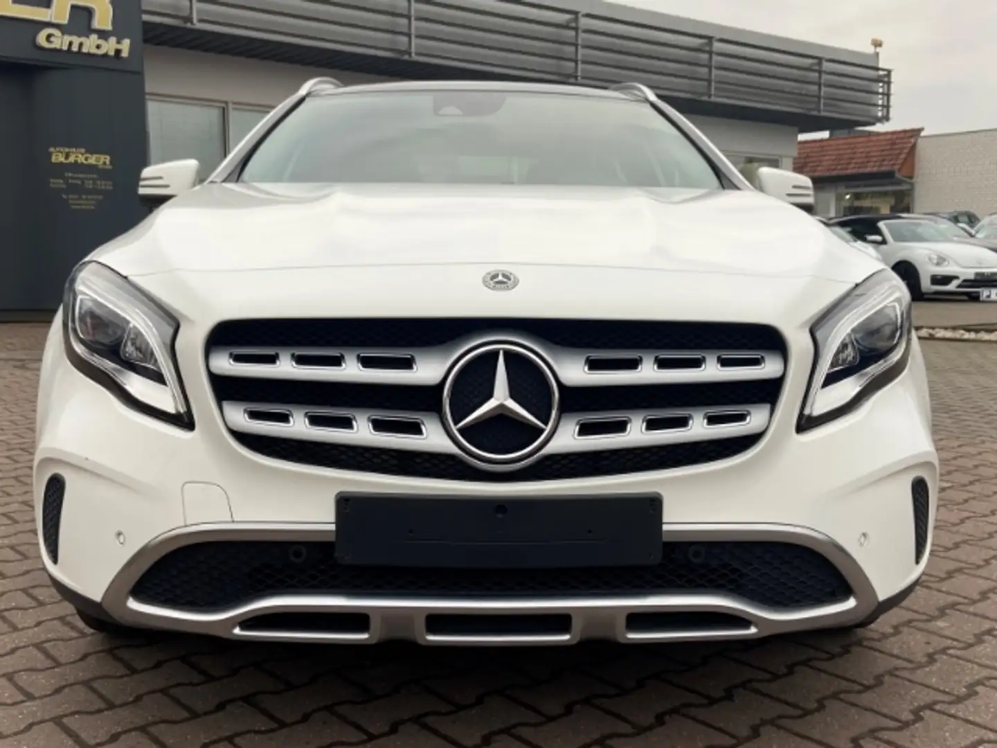 Mercedes-Benz GLA 180 AHK El. Panodach Navi Leder SHZ LED Ambientebeleuc Wit - 1