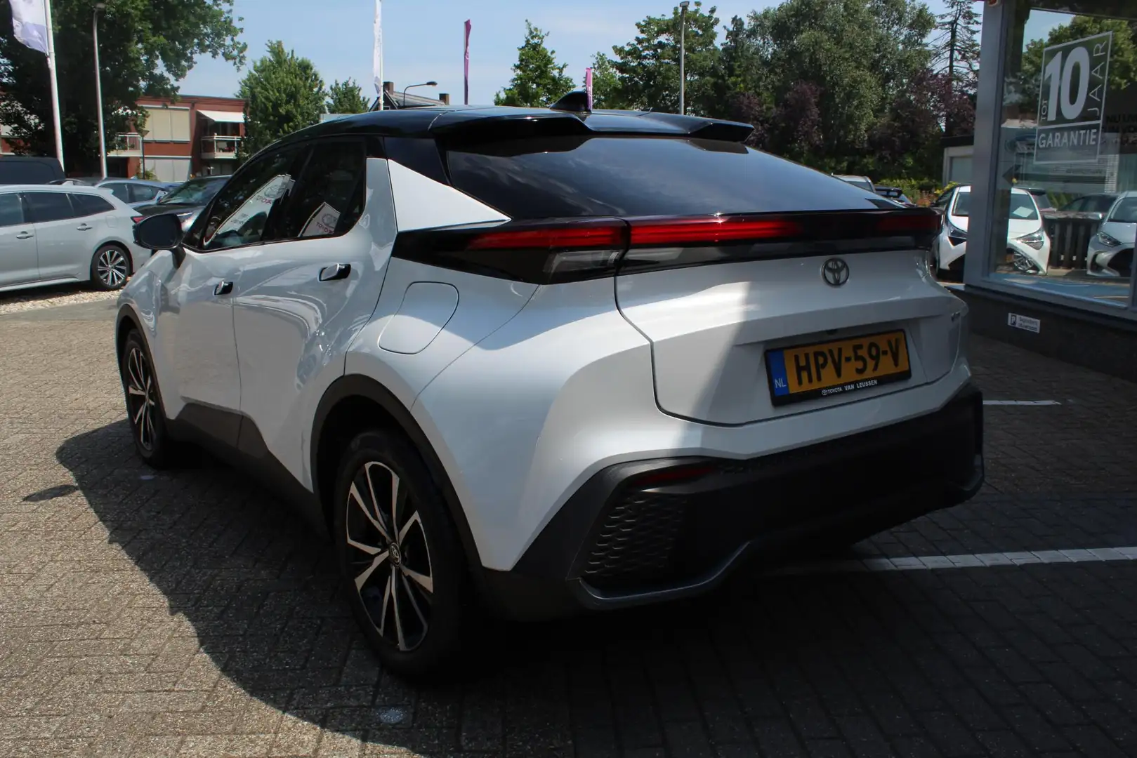 Toyota C-HR 1.8 HYBRID 140 DYNAMIC BI-TONE EL-A.KLEP STUUR STO Wit - 2