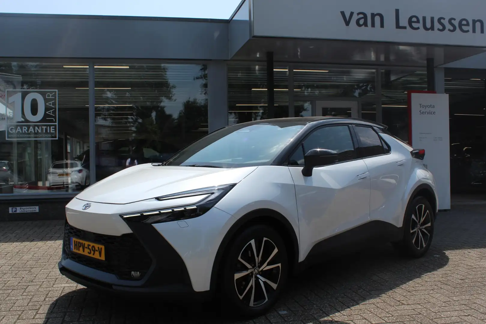 Toyota C-HR 1.8 HYBRID 140 DYNAMIC BI-TONE EL-A.KLEP STUUR STO Wit - 1