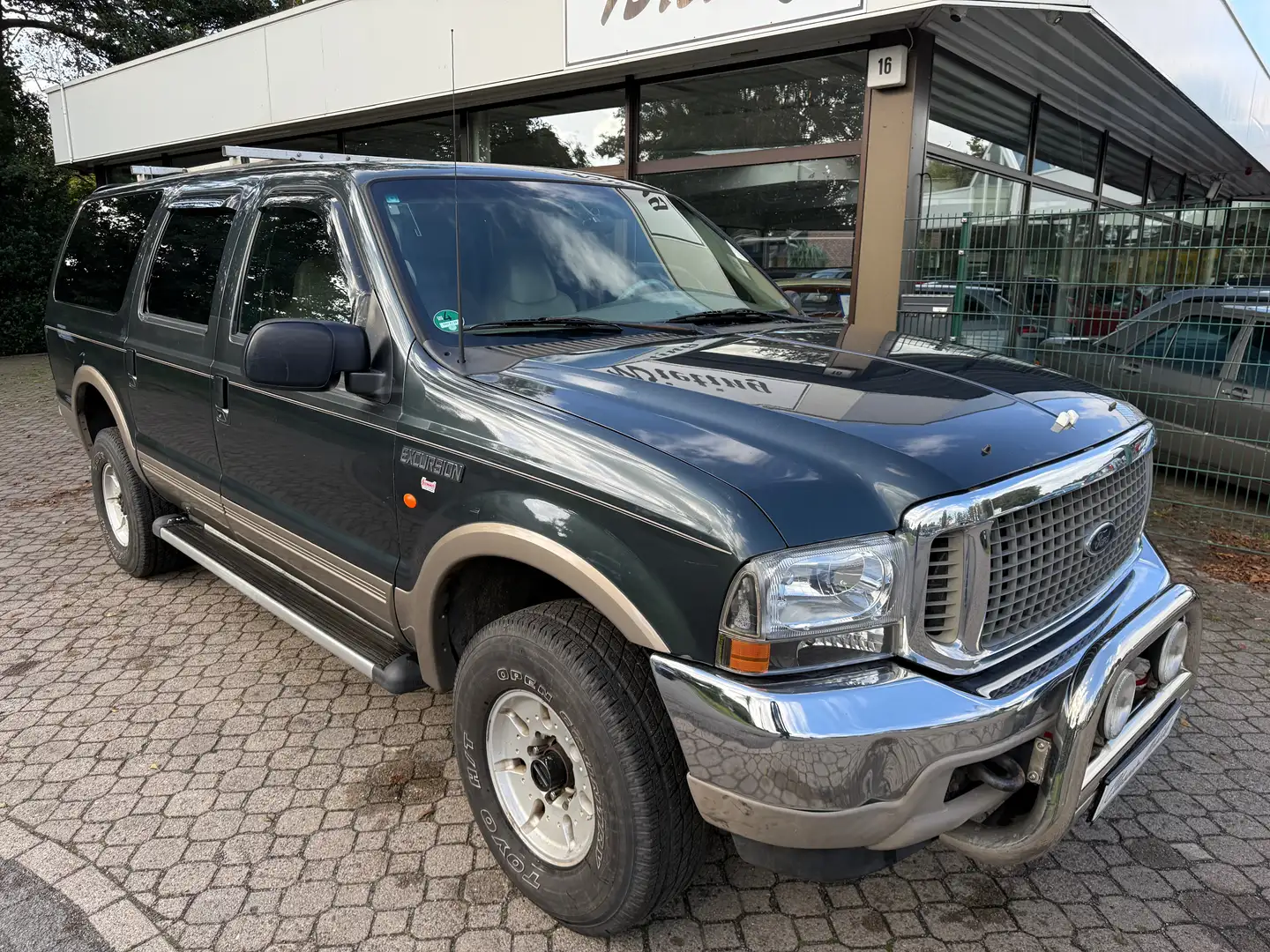 Ford Excursion 6.8 V10 *HU 3/2027*8 Sitze*aAHK*Leder*Kamera* Grün - 1