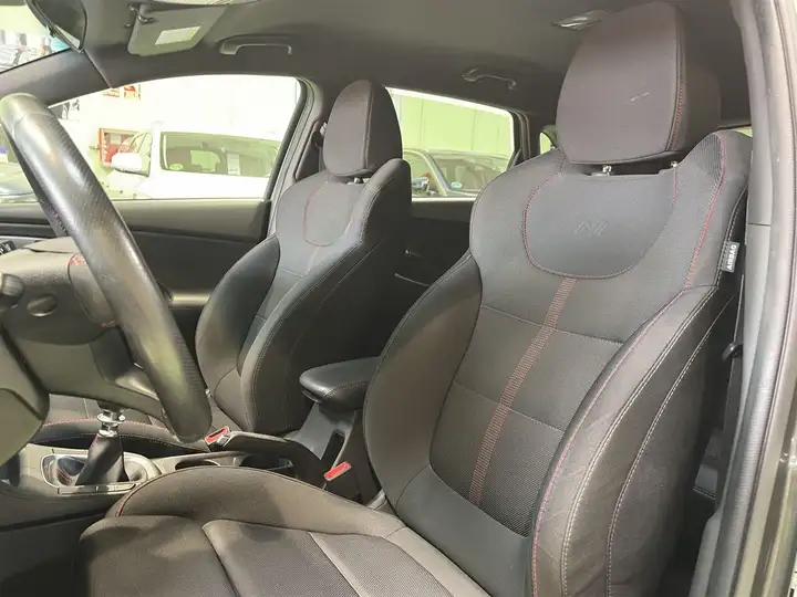 Hyundai i30 2022, foto 8