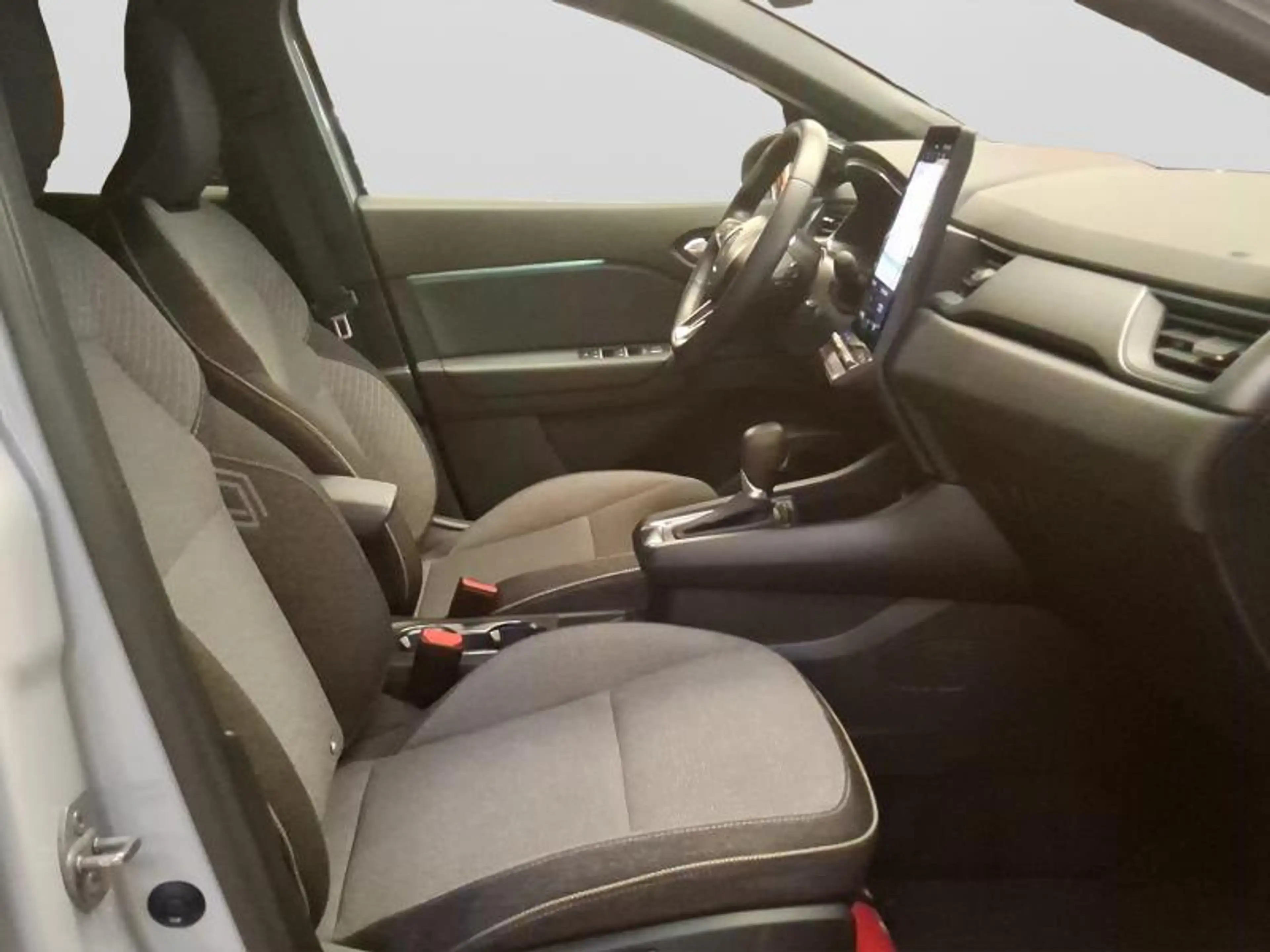 Renault Captur Techno Mild Hybrid 160 EDC — photo 13