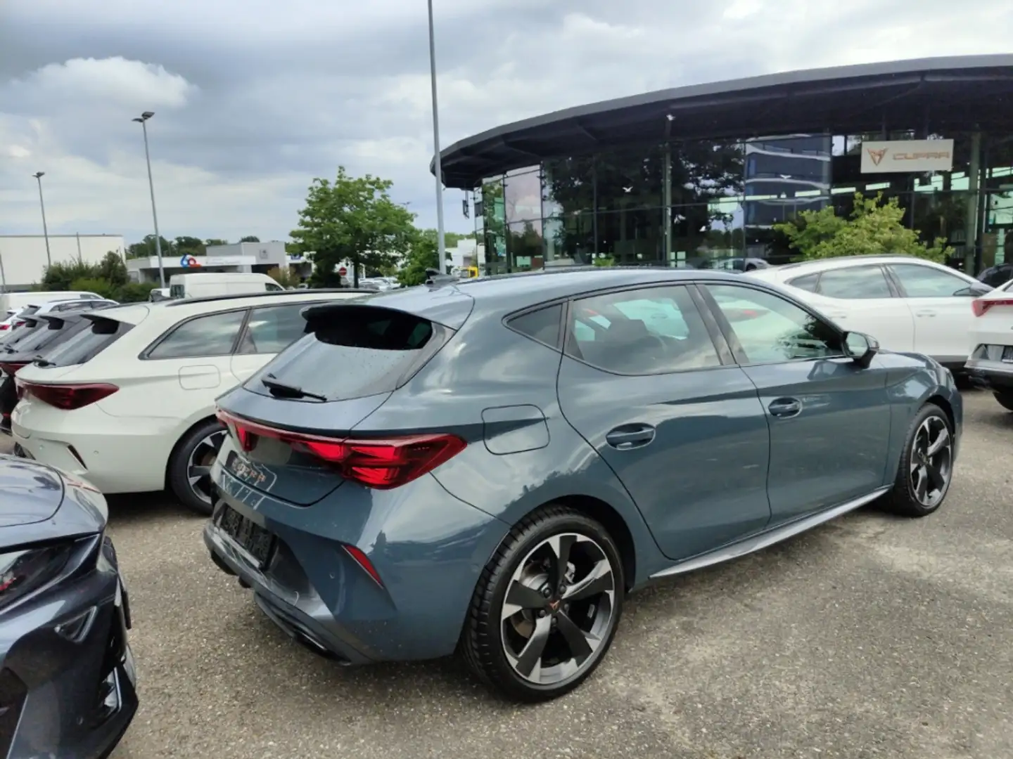 CUPRA Leon 2.0 TDI AHK-klappbar Navi Digitales Cockpit Sounds Blau - 2
