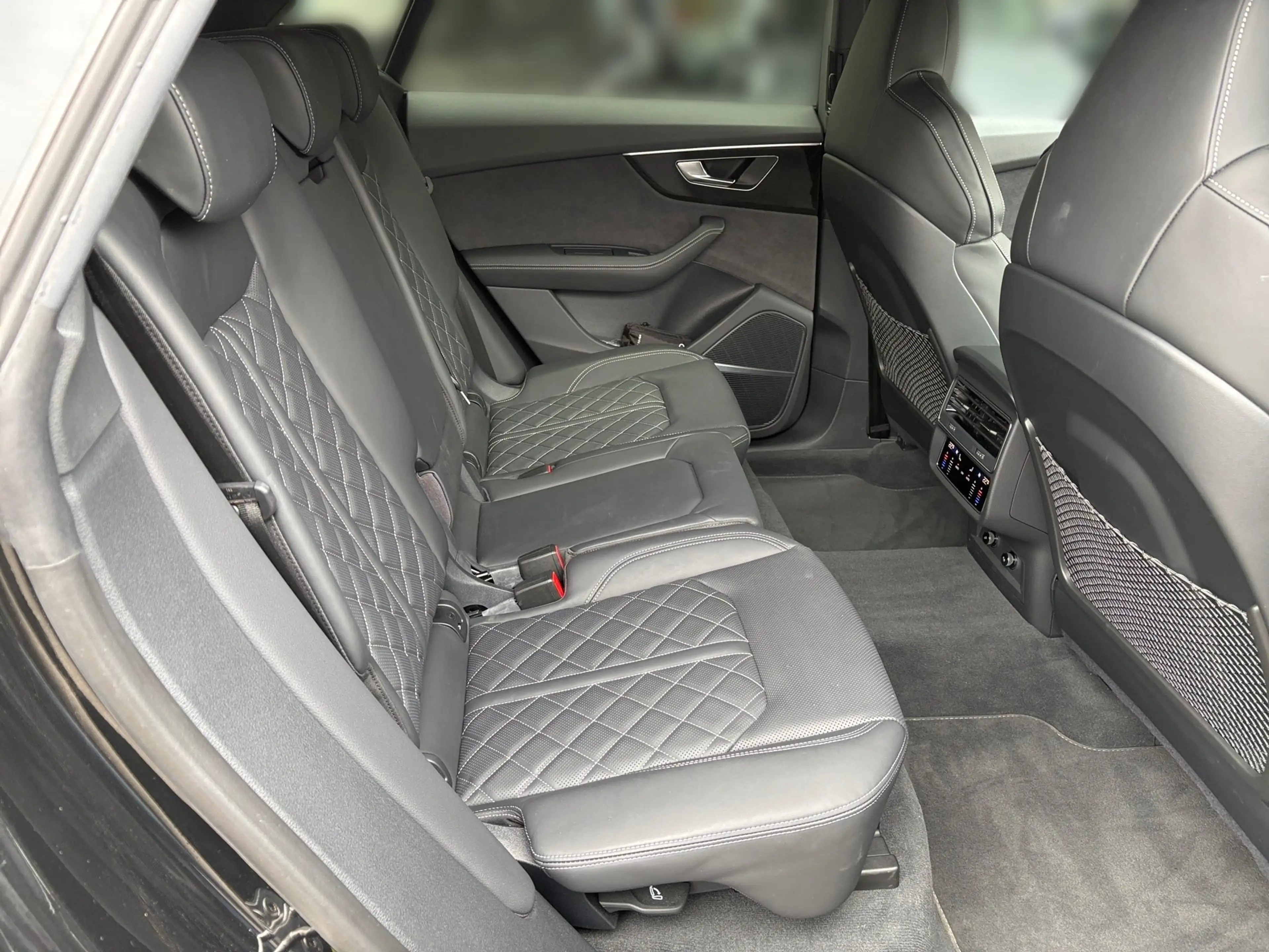 Audi SQ8 TFSI quattro Tiptronic — photo 9