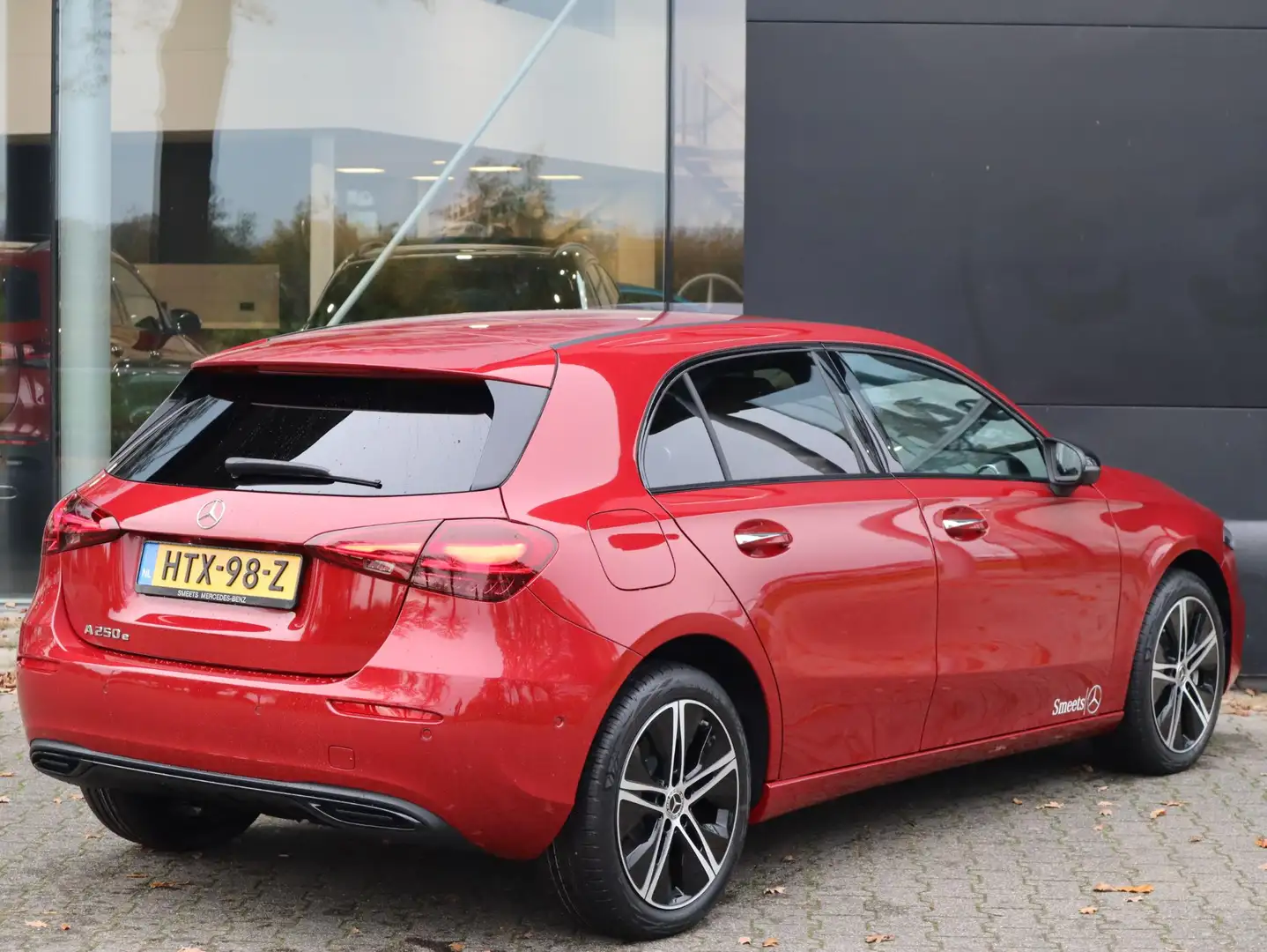 Mercedes-Benz A 250 e Star Edition AMG Line Rouge - 2