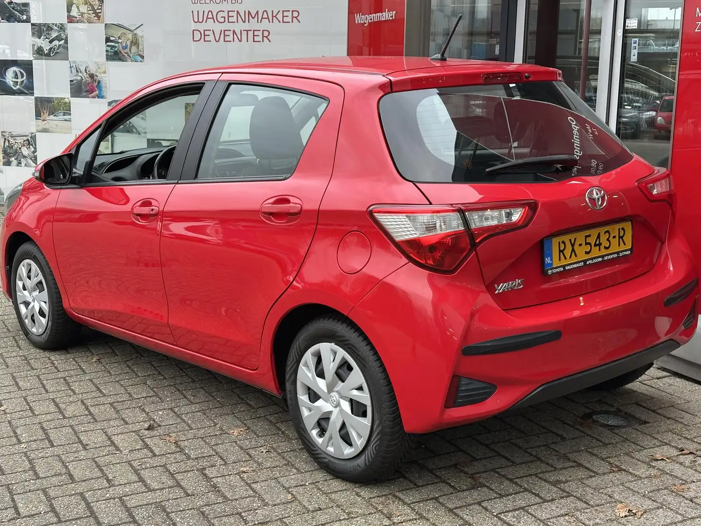 Toyota Yaris 5-DEURS NL-AUTO ALL SEASON BANDEN AIRCO BLUETOOTH Rouge - 2