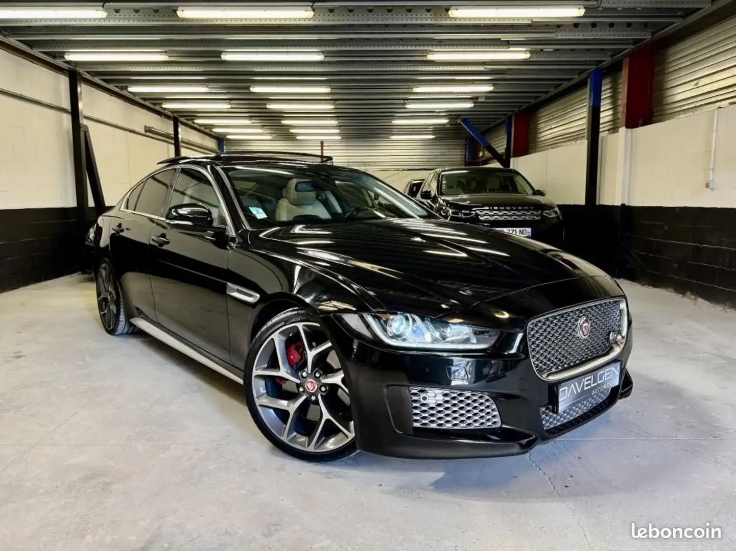 Jaguar XE V6 3.0 L Essence 340 ch Supercharged S Toutes options Noir - 1