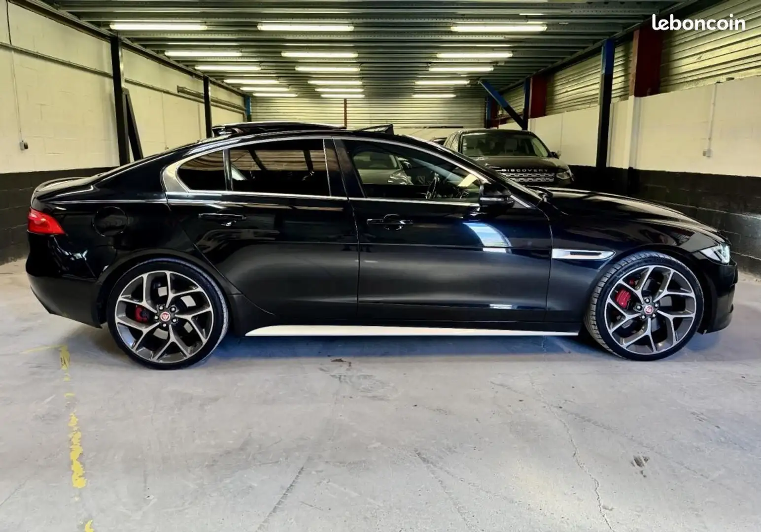 Jaguar XE V6 3.0 L Essence 340 ch Supercharged S Toutes options Noir - 2