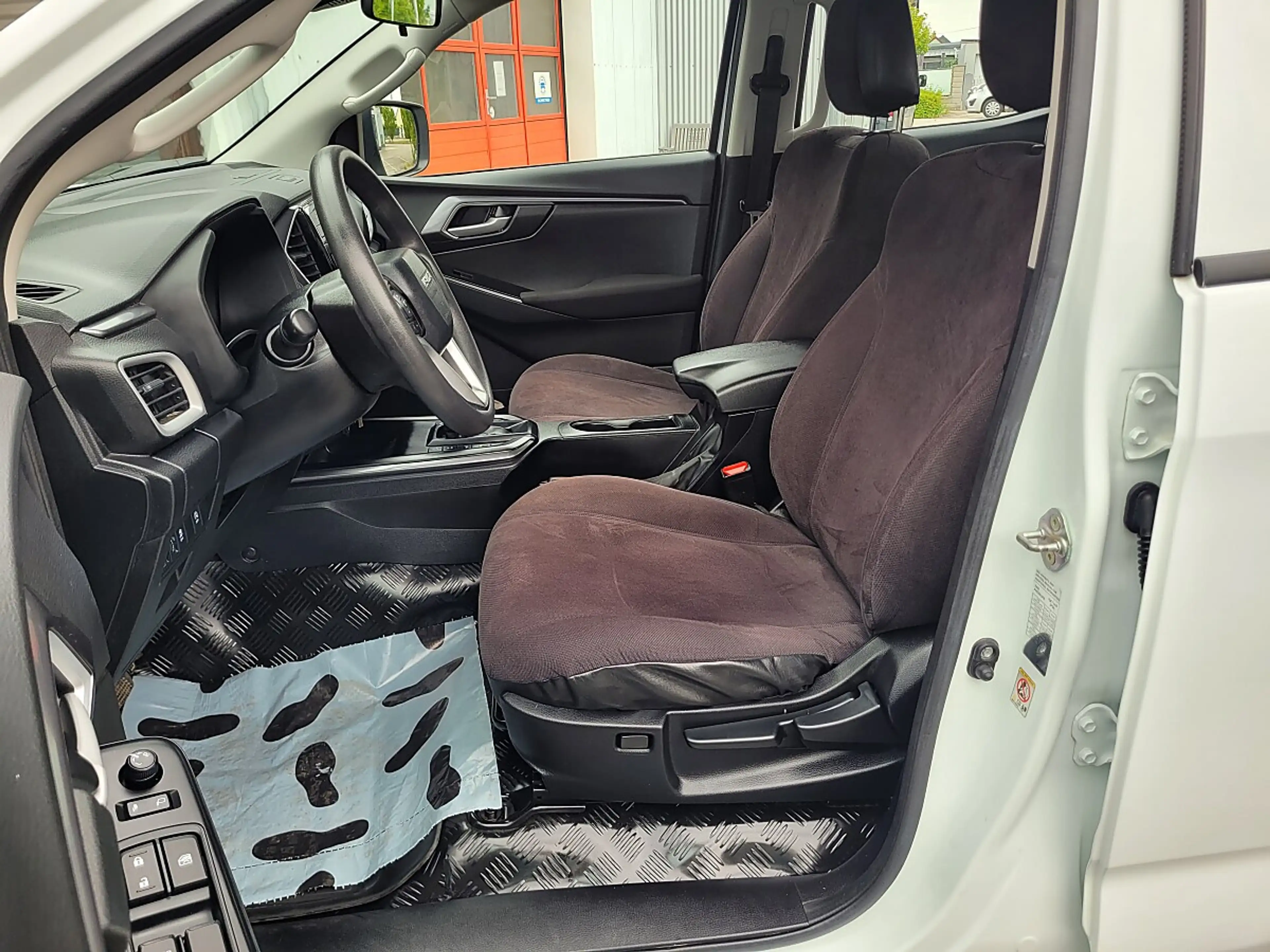 Isuzu D-Max D-MAX Double Cab 4x4 LS A/T — photo 14