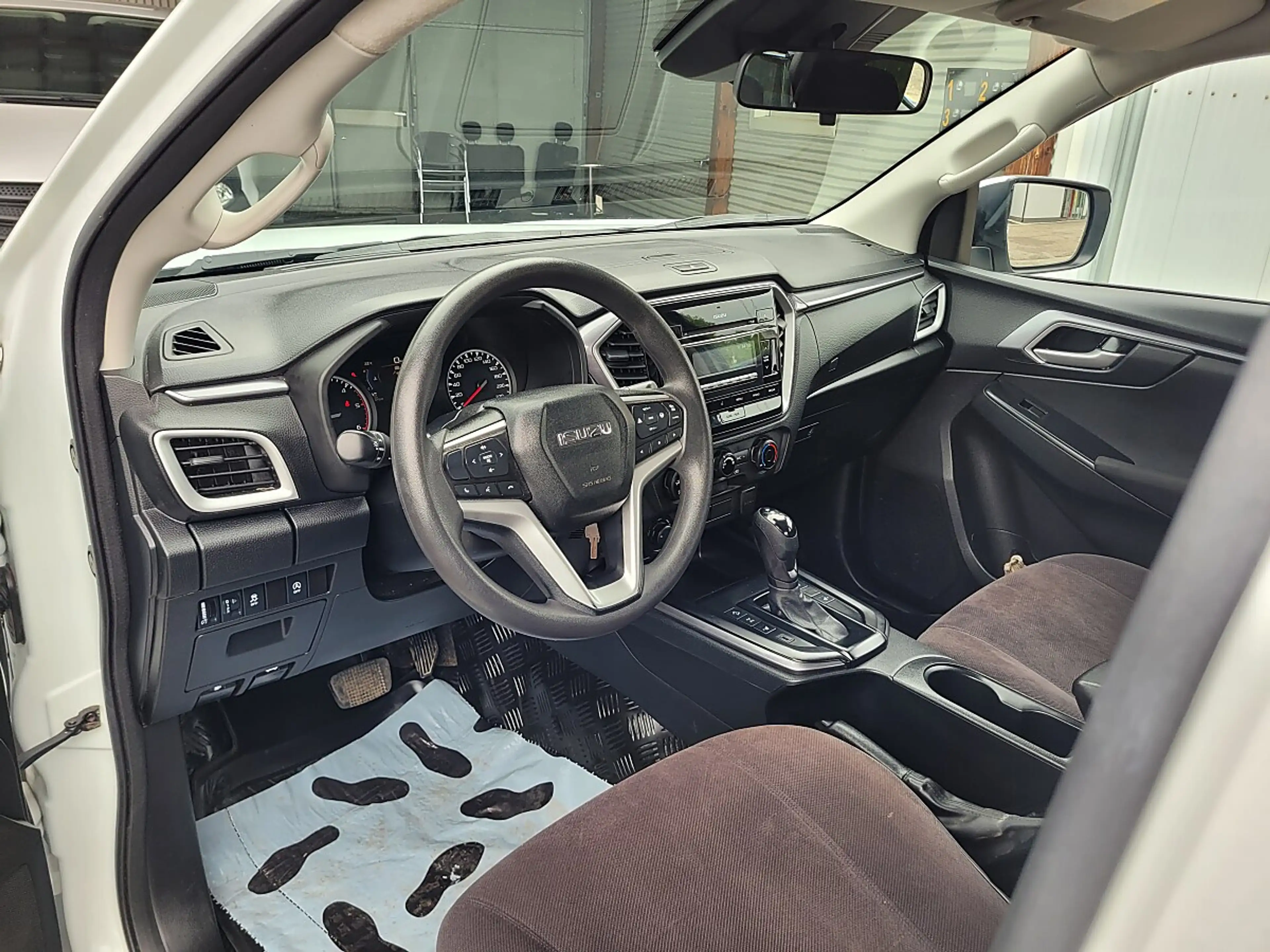 Isuzu D-Max D-MAX Double Cab 4x4 LS A/T — photo 8