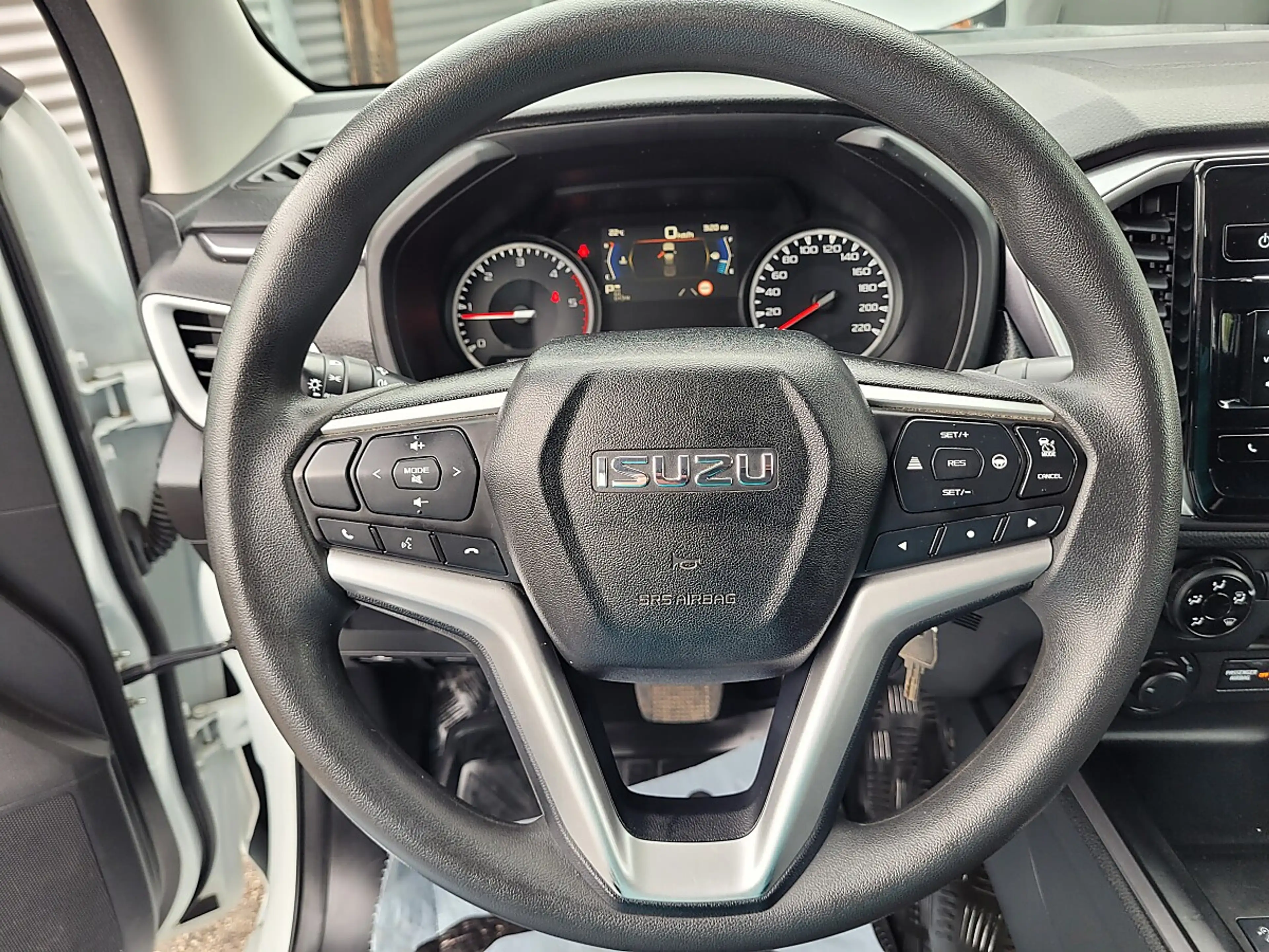 Isuzu D-Max D-MAX Double Cab 4x4 LS A/T — photo 9