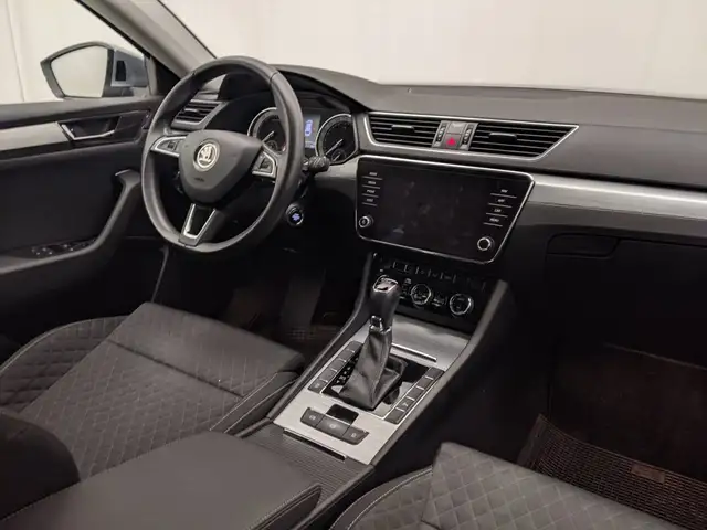Skoda Superb view 6