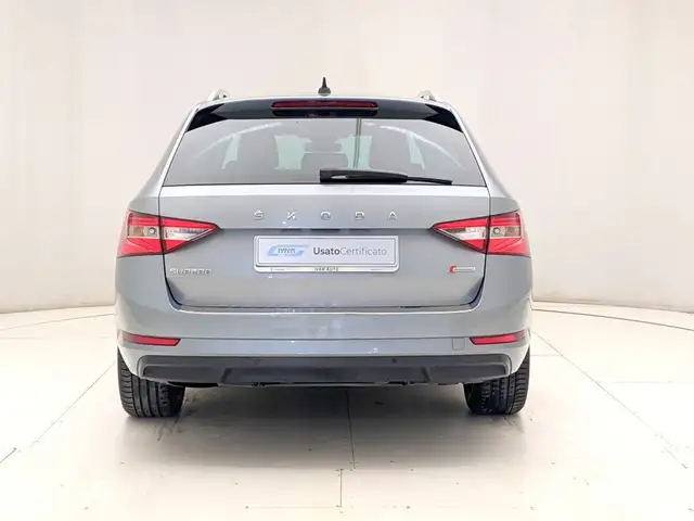 Skoda Superb view 5