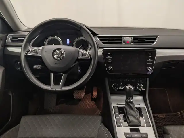Skoda Superb view 7