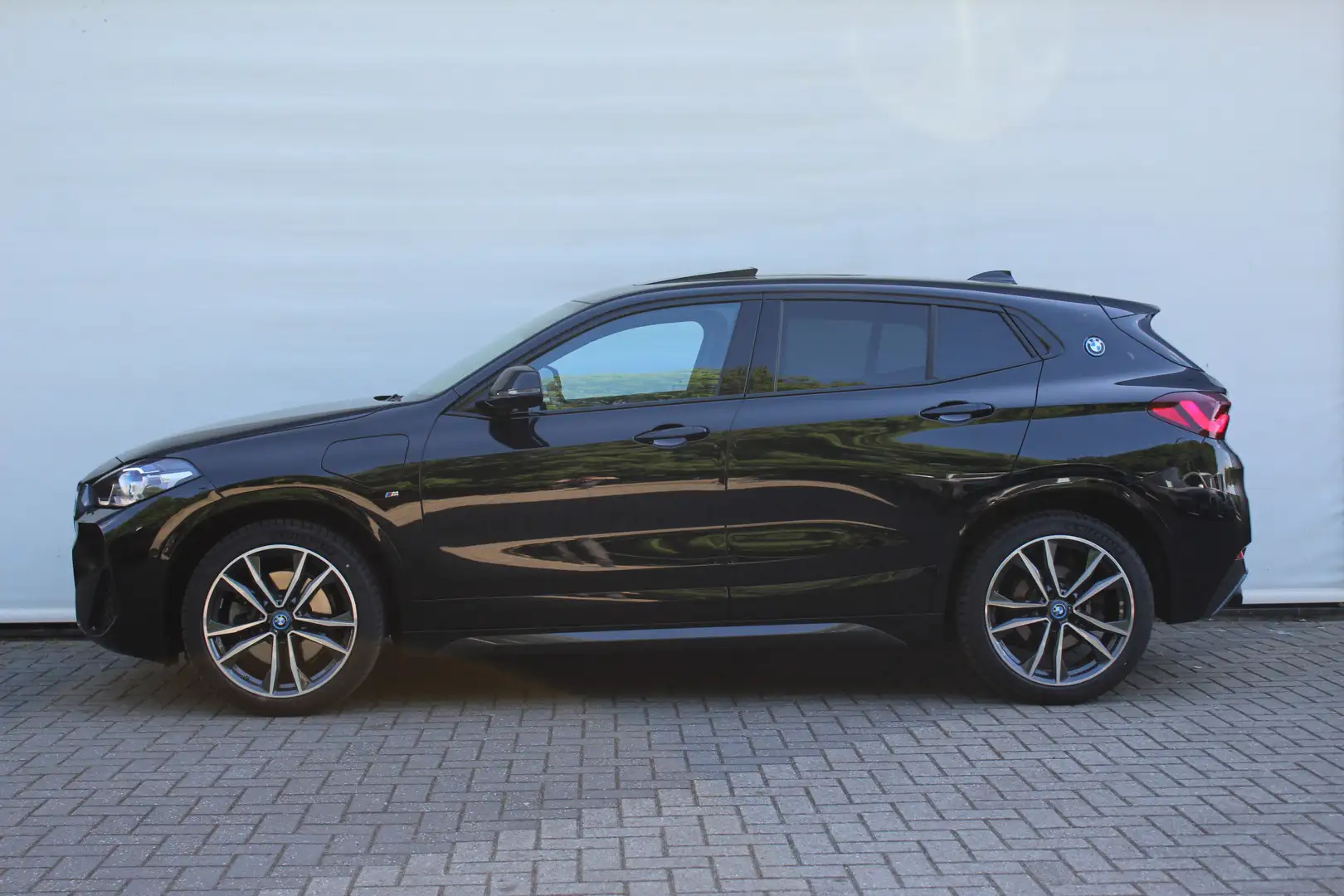 BMW X2 xDrive25e High Executive M Sport Automaat / Panora Schwarz - 2