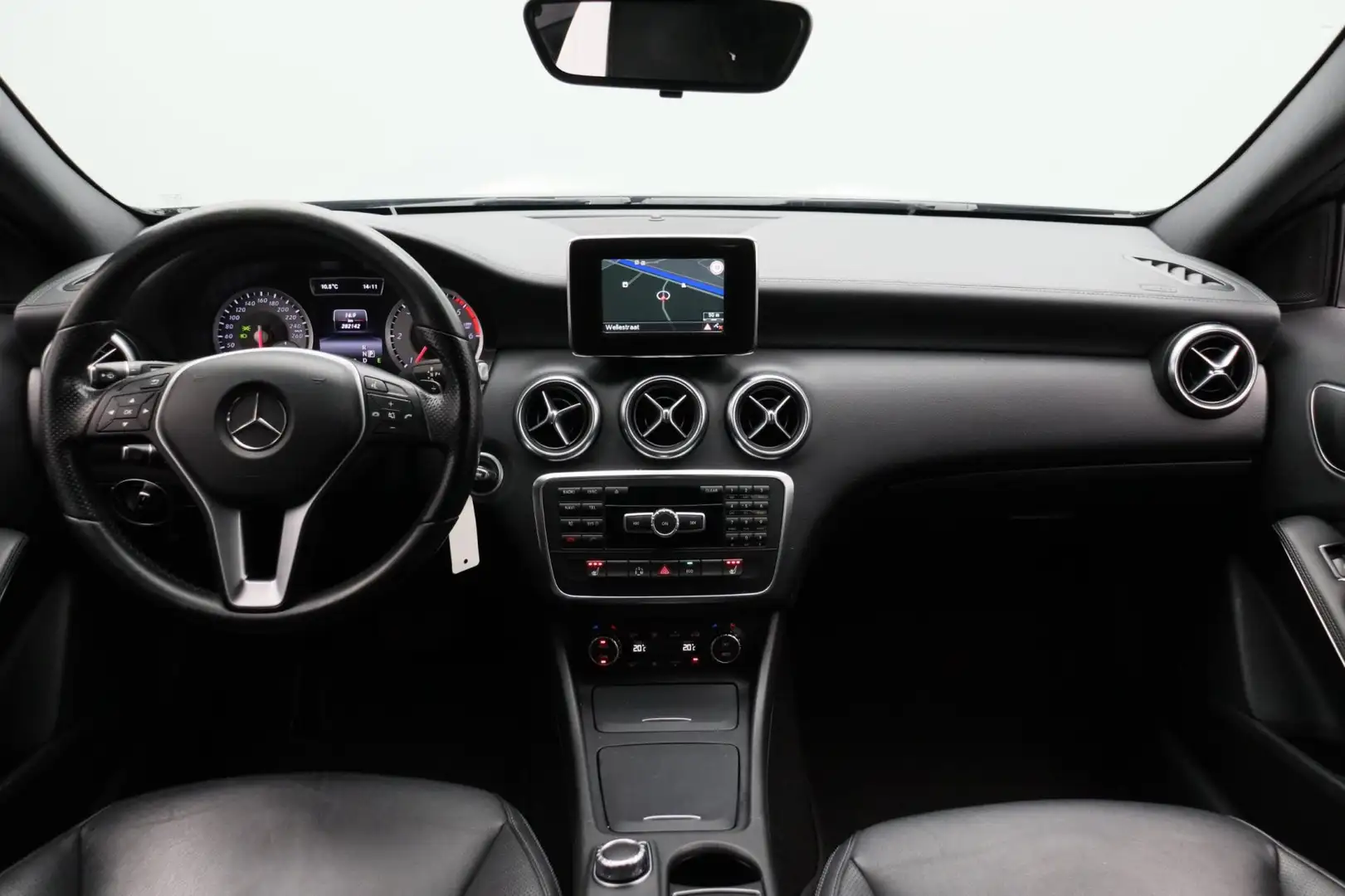 Mercedes-Benz A 200 CDI Prestige *LEDER* AMG Navigatie Stoelverwarming Grijs - 2