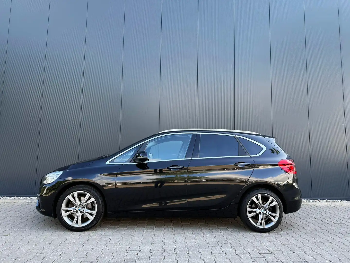 BMW 220 2-serie Active Tourer 220i Sport trekhaak / pdc / Černá - 2