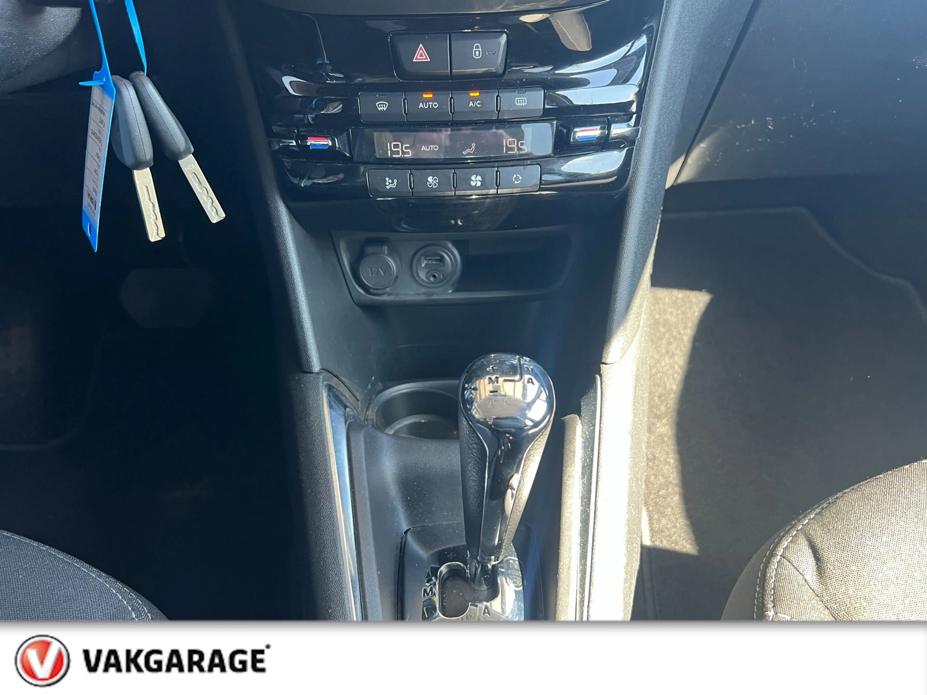 Peugeot 208 1.2 PureTech Style Pack — photo 23