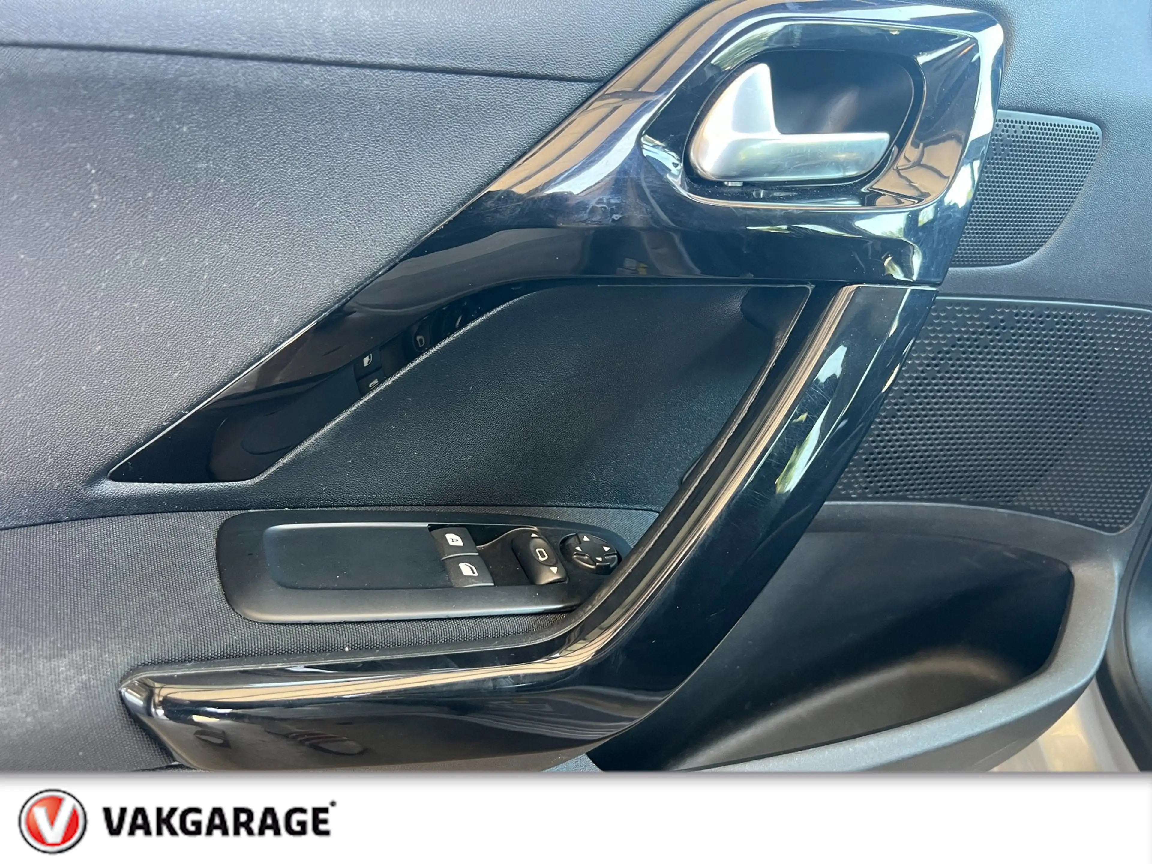 Peugeot 208 1.2 PureTech Style Pack — photo 16