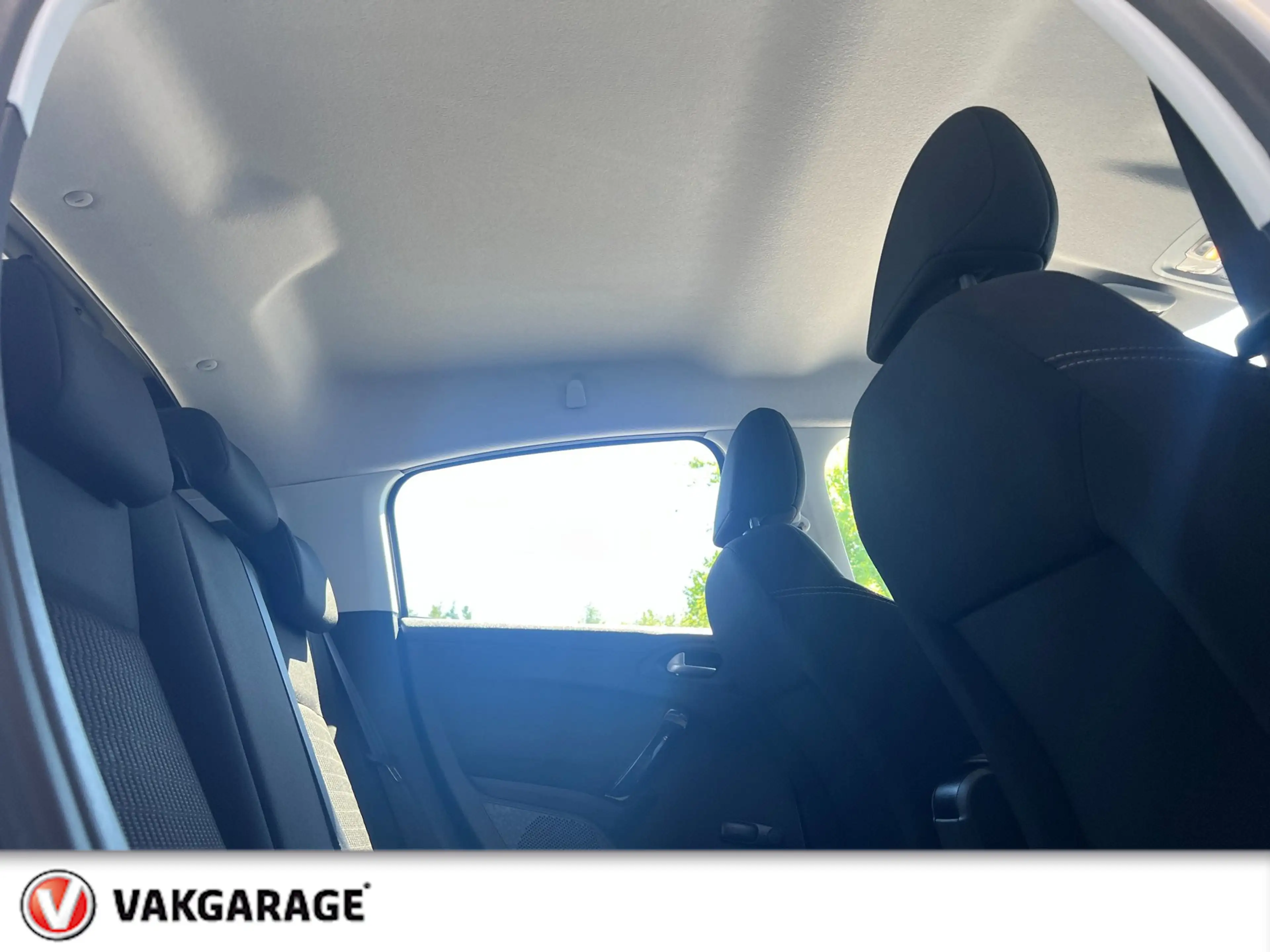 Peugeot 208 1.2 PureTech Style Pack — photo 34