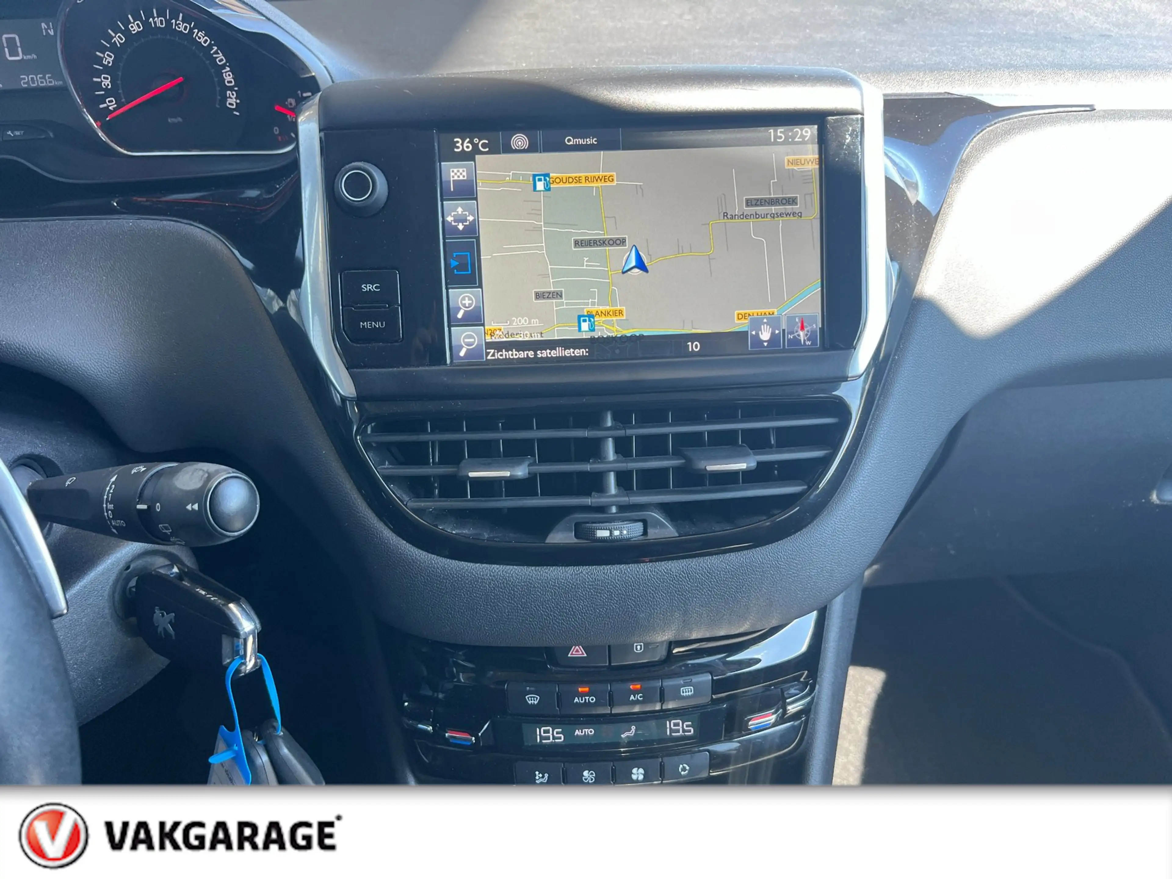 Peugeot 208 1.2 PureTech Style Pack — photo 21