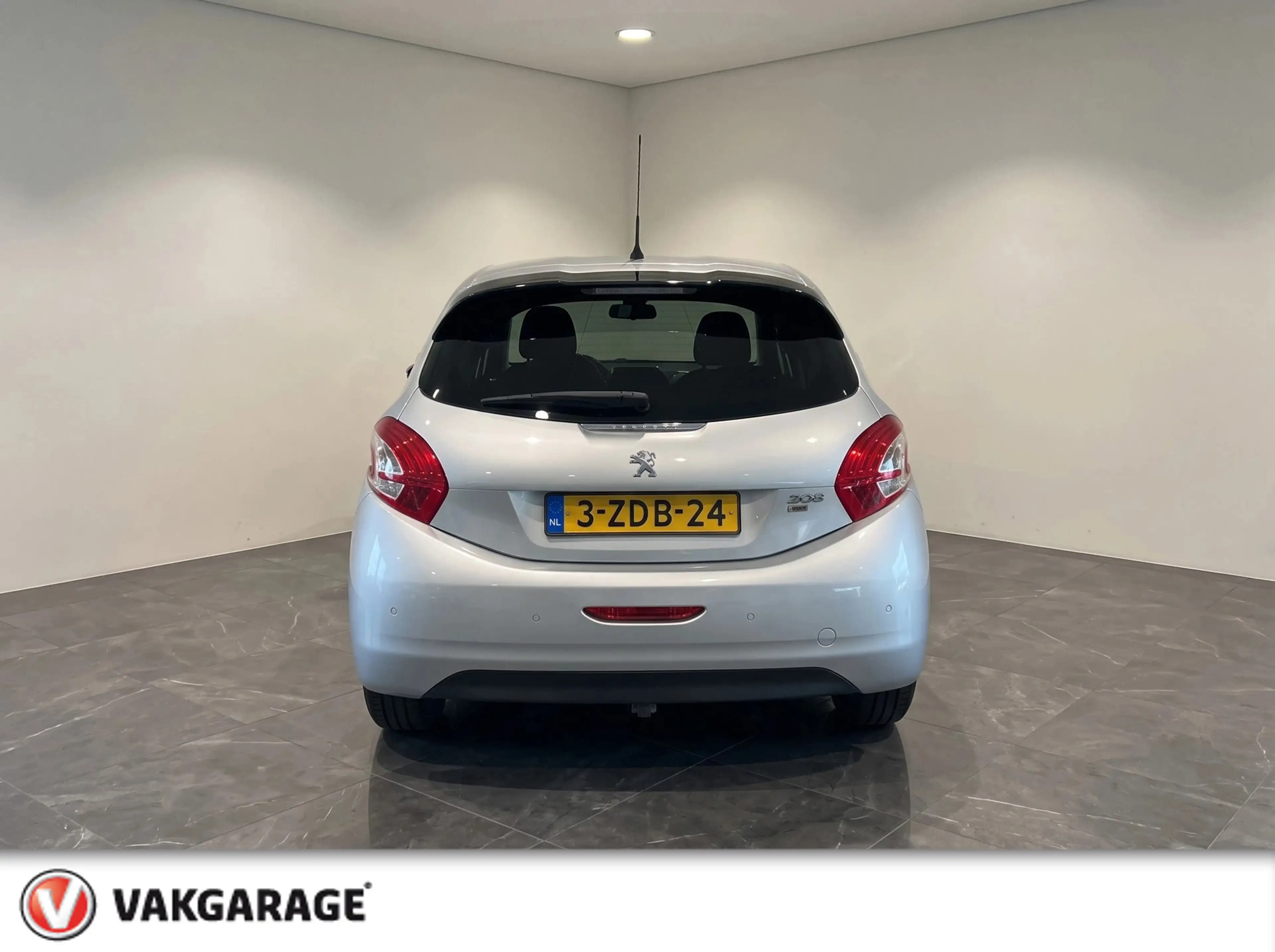 Peugeot 208 1.2 PureTech Style Pack — photo 4