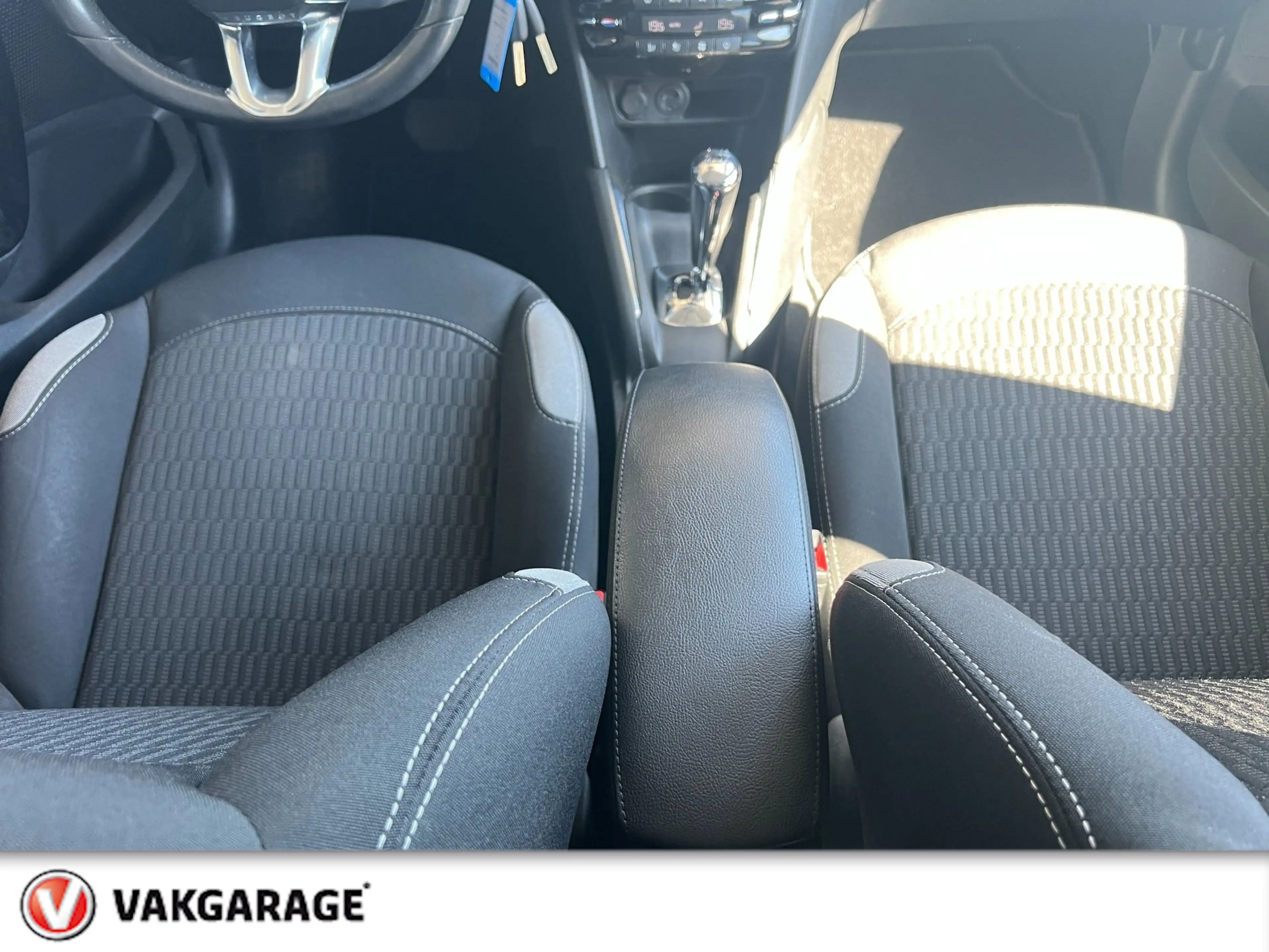 Peugeot 208 1.2 PureTech Style Pack — photo 25