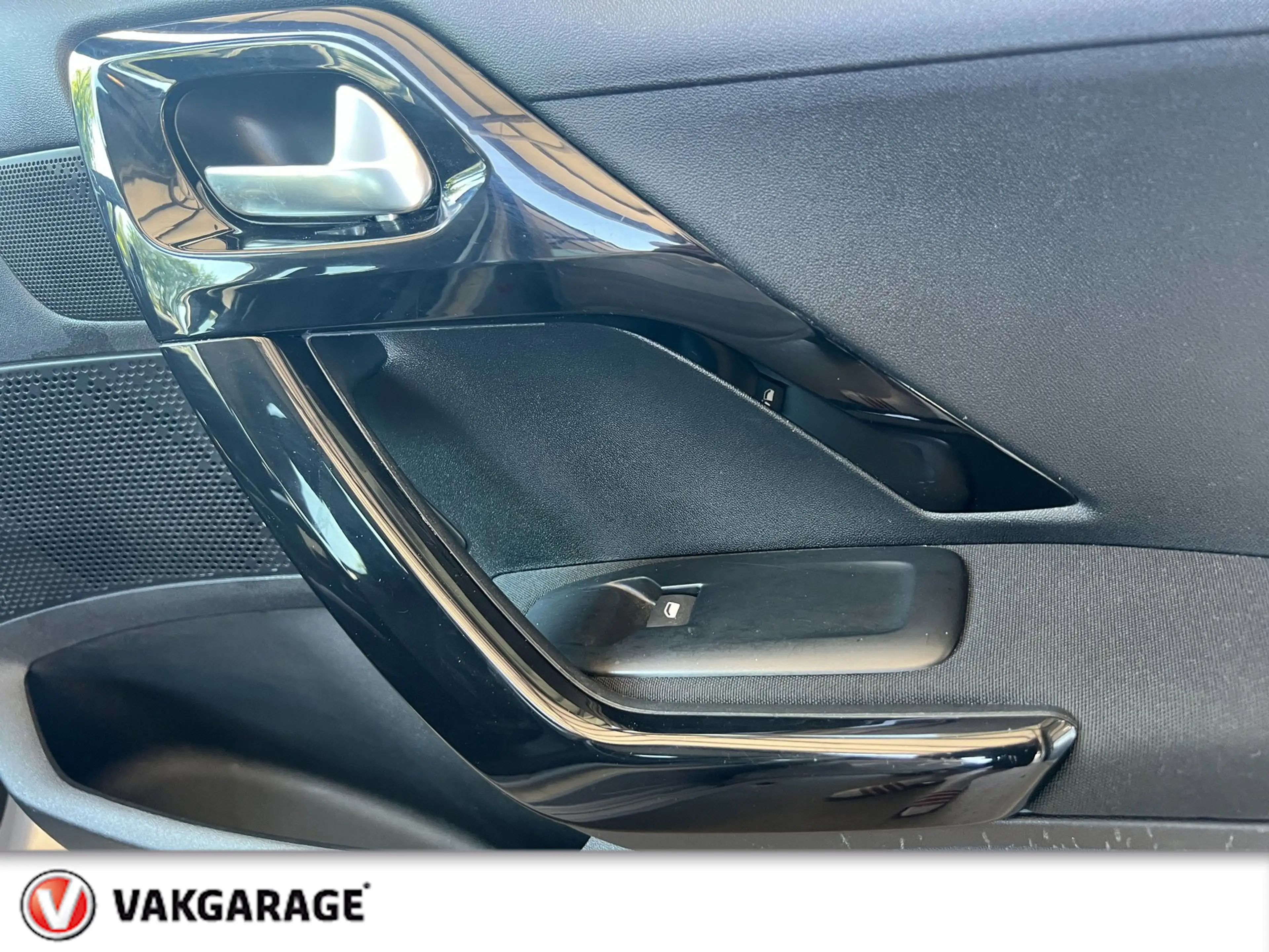 Peugeot 208 1.2 PureTech Style Pack — photo 29