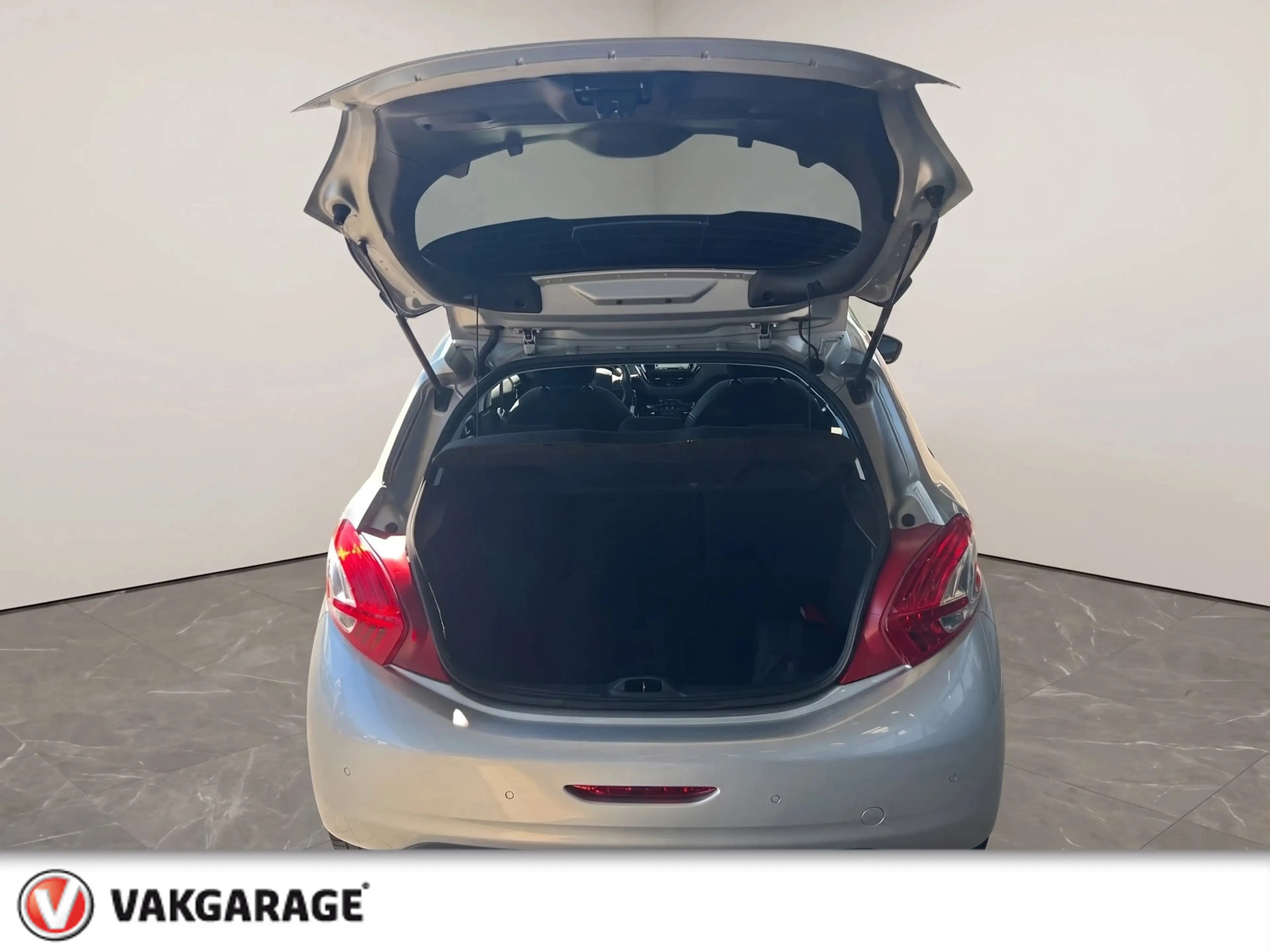 Peugeot 208 1.2 PureTech Style Pack — photo 11
