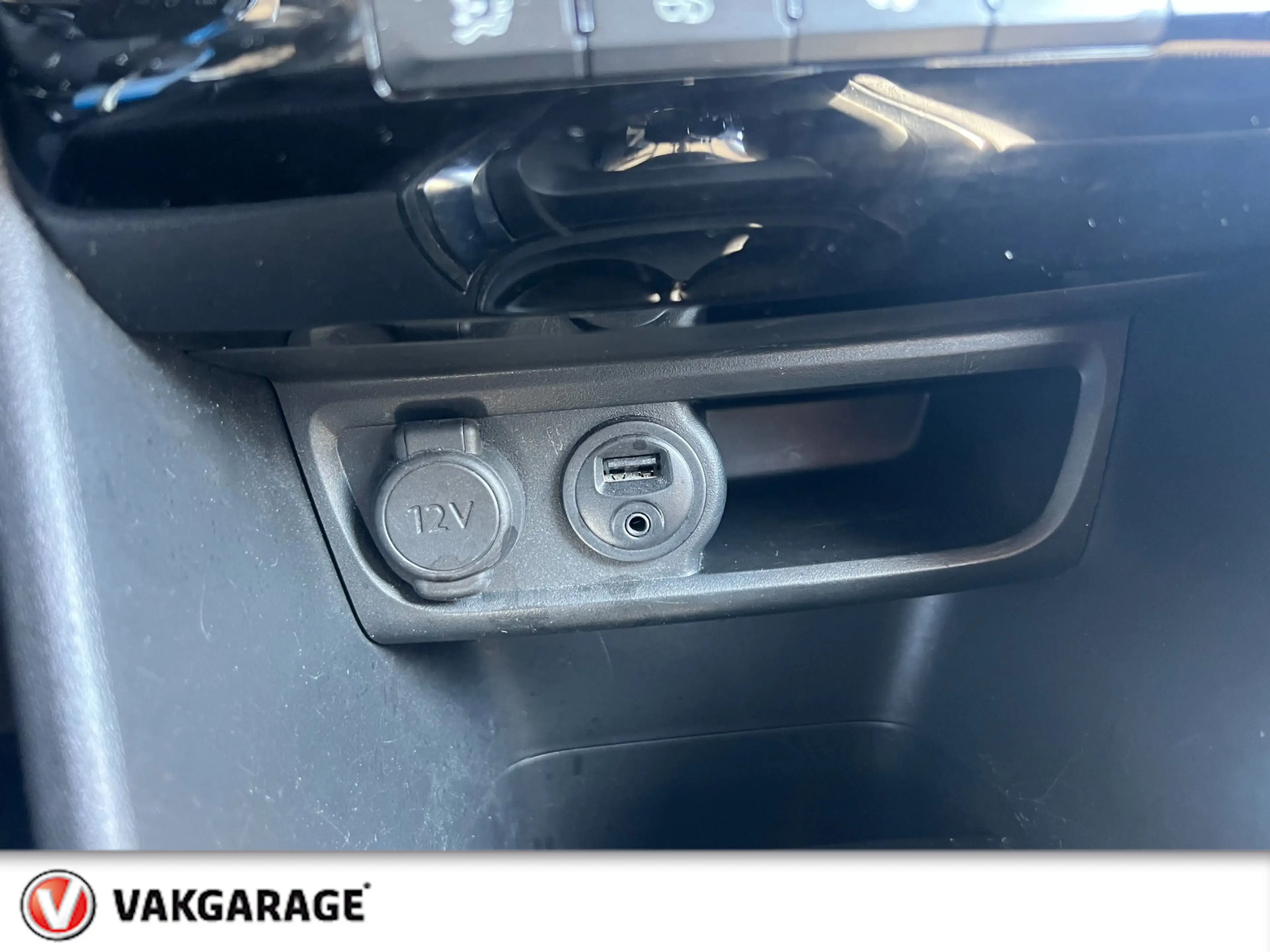 Peugeot 208 1.2 PureTech Style Pack — photo 22