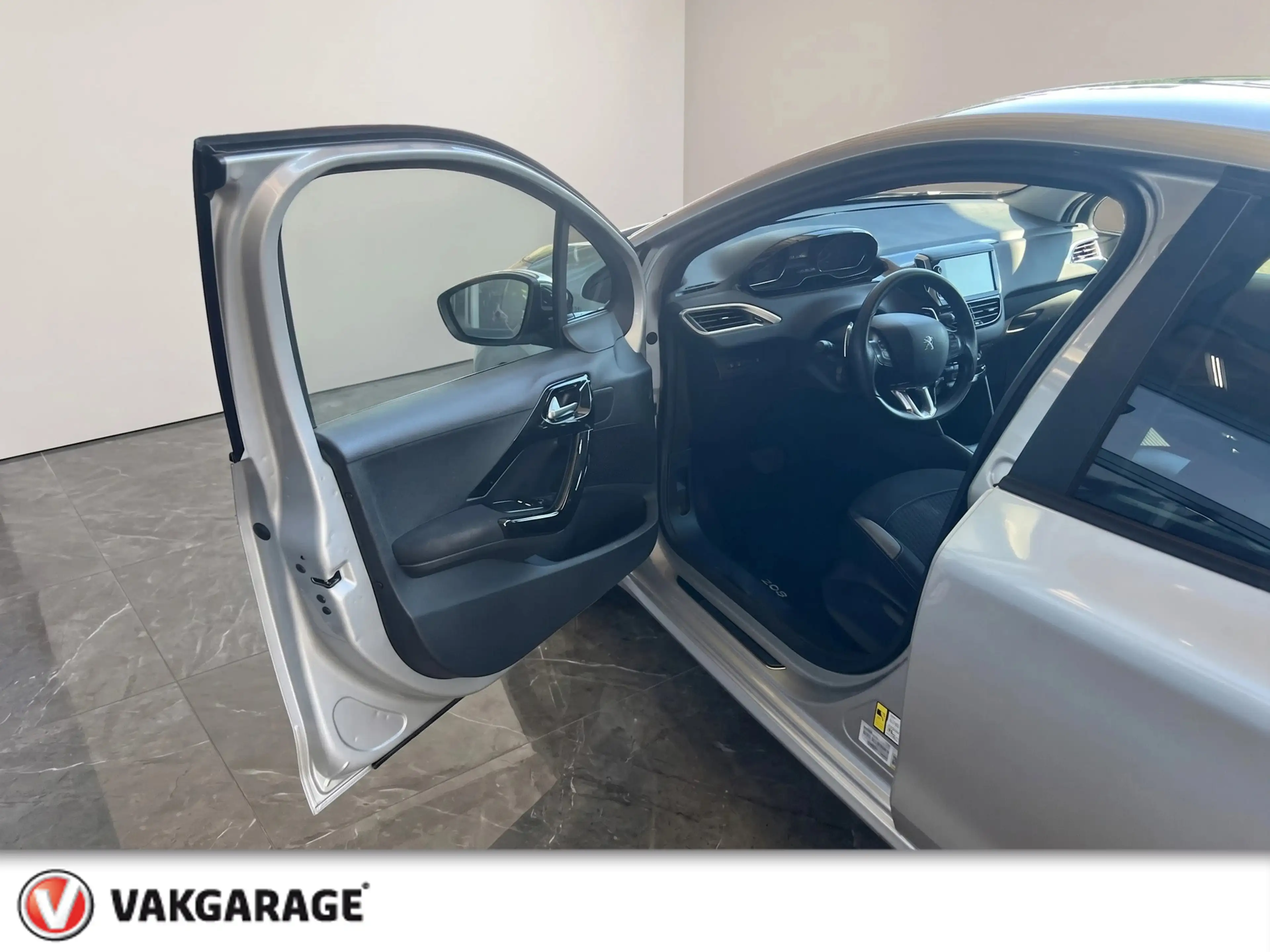 Peugeot 208 1.2 PureTech Style Pack — photo 13