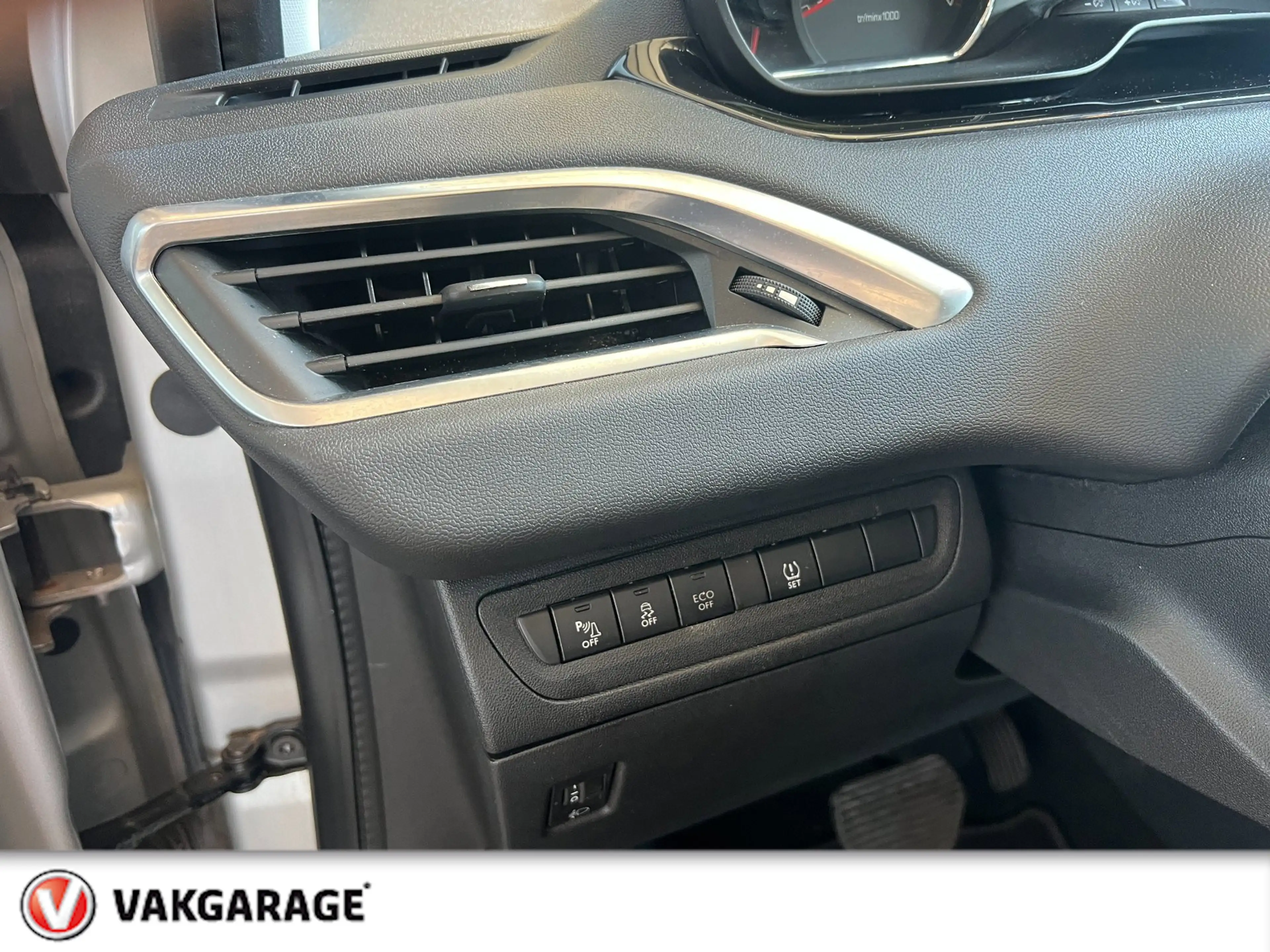 Peugeot 208 1.2 PureTech Style Pack — photo 17