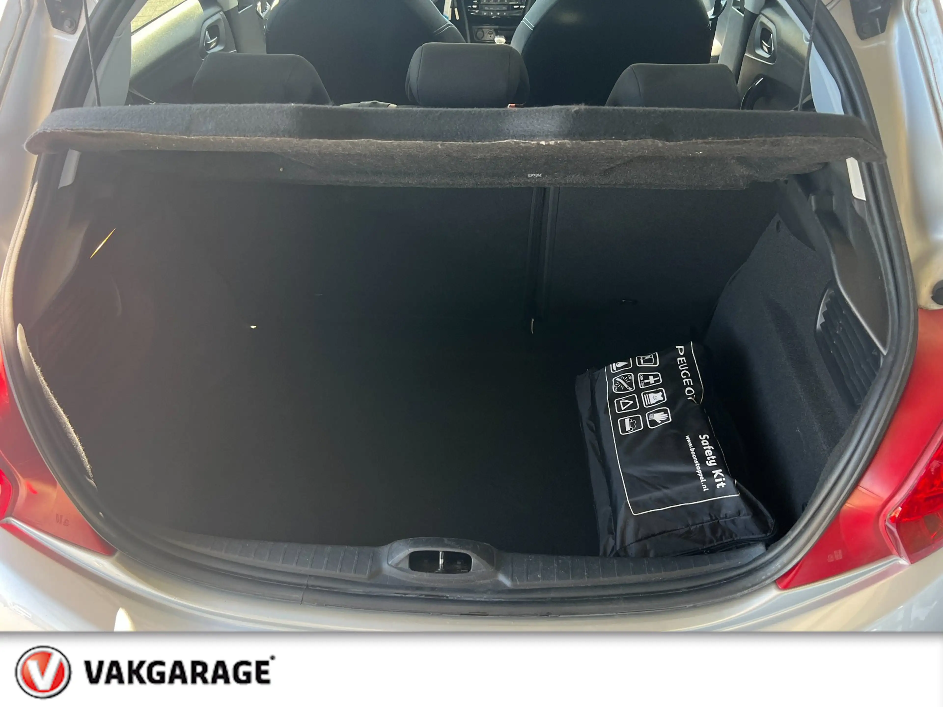 Peugeot 208 1.2 PureTech Style Pack — photo 12