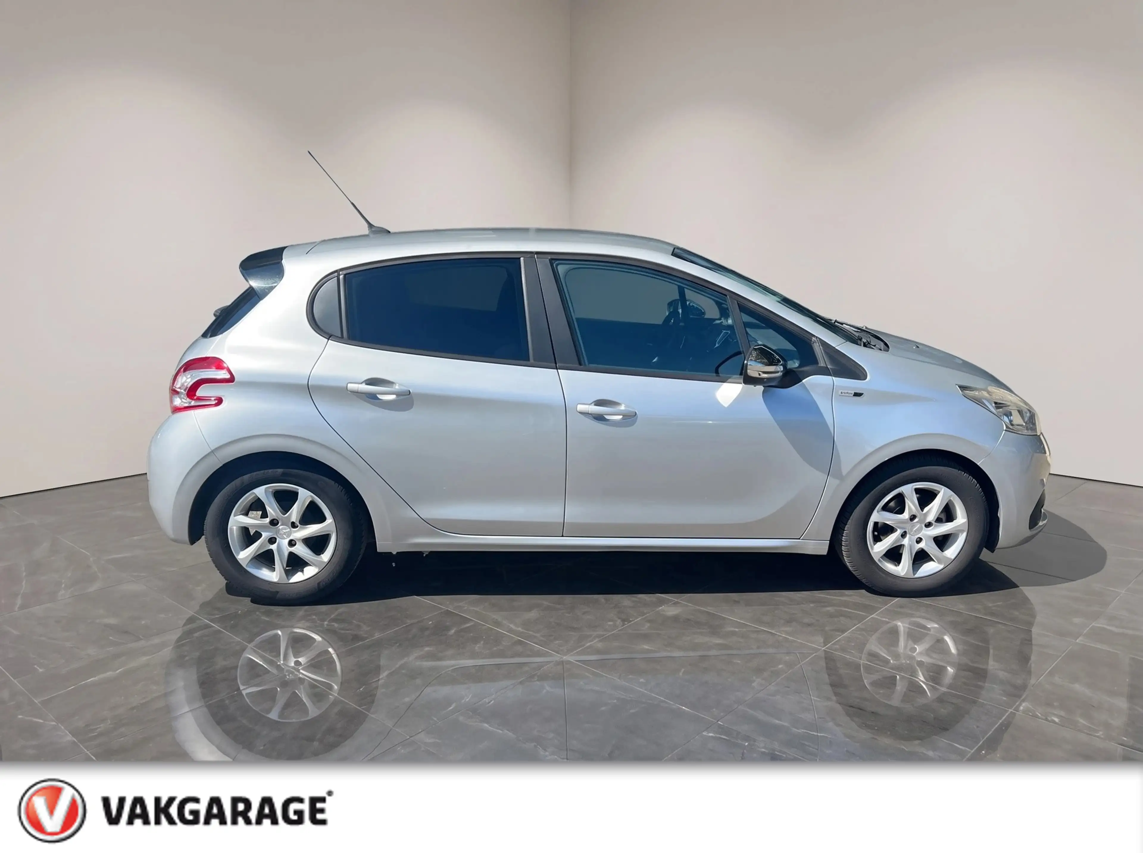 Peugeot 208 1.2 PureTech Style Pack — photo 6