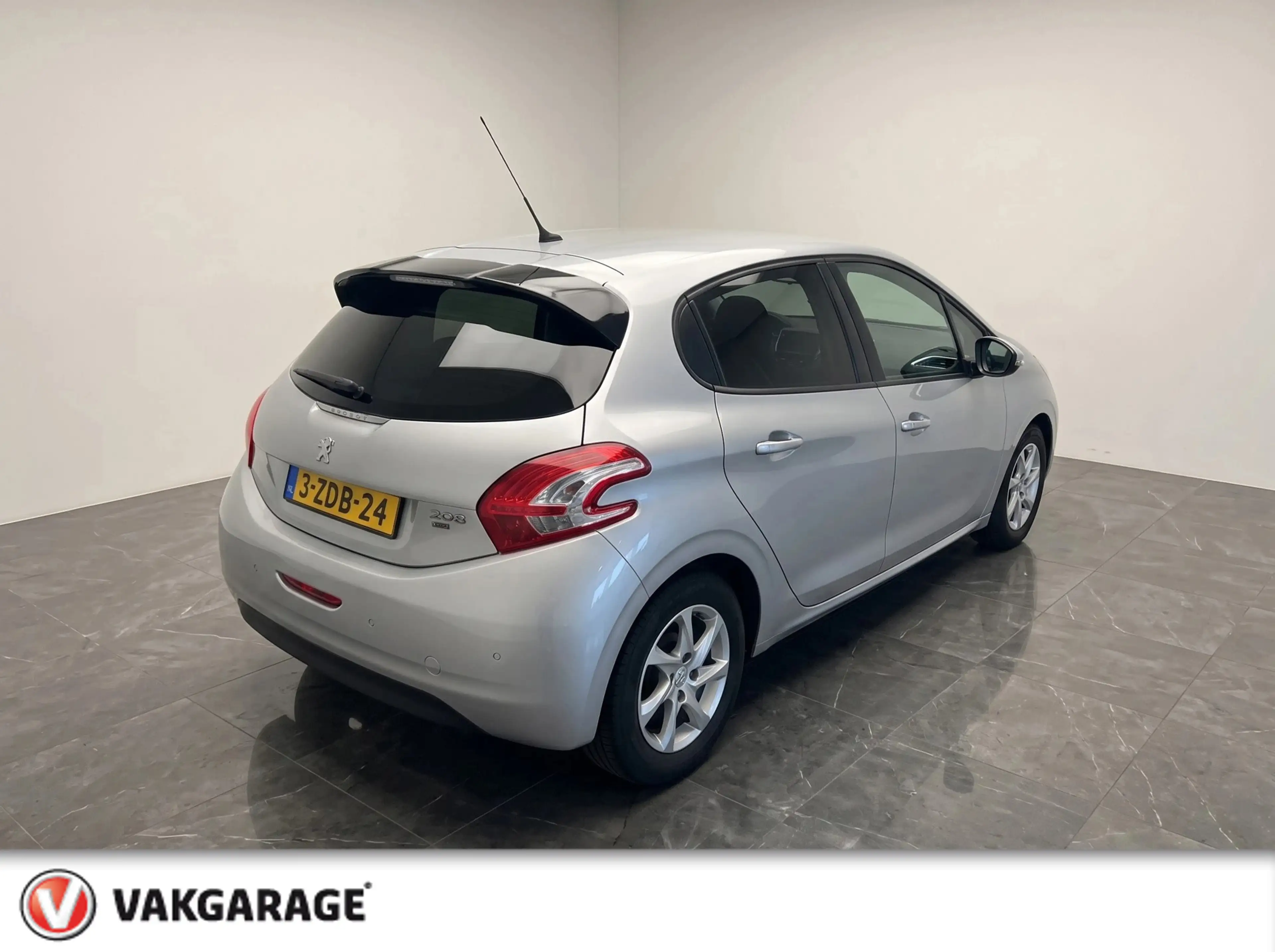 Peugeot 208 1.2 PureTech Style Pack — photo 5